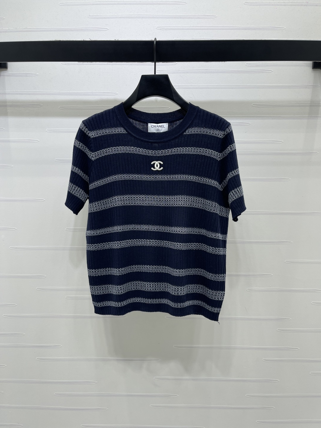 CHANEL コピー ニットTシャツ ロゴデザイン 条纹 半袖 シャネル風 2026春夏 白灰/深蓝灰 3色展開