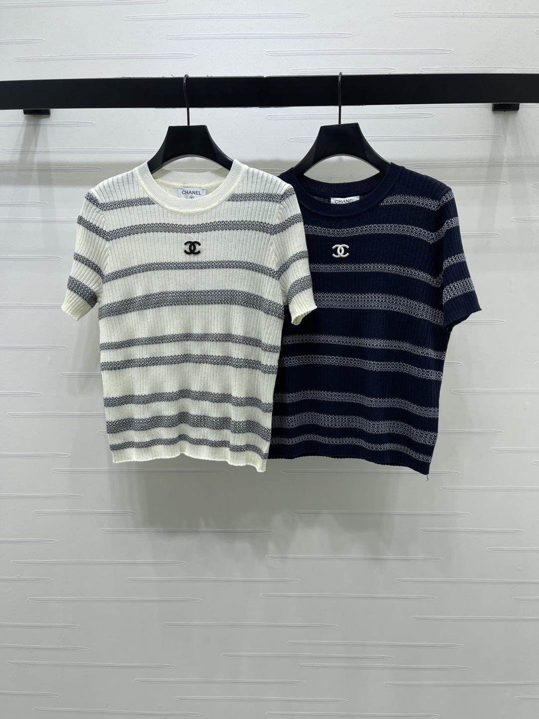 CHANEL コピー ニット Tシャツ 条纹 ロゴ レディース 白 黒 3色展開