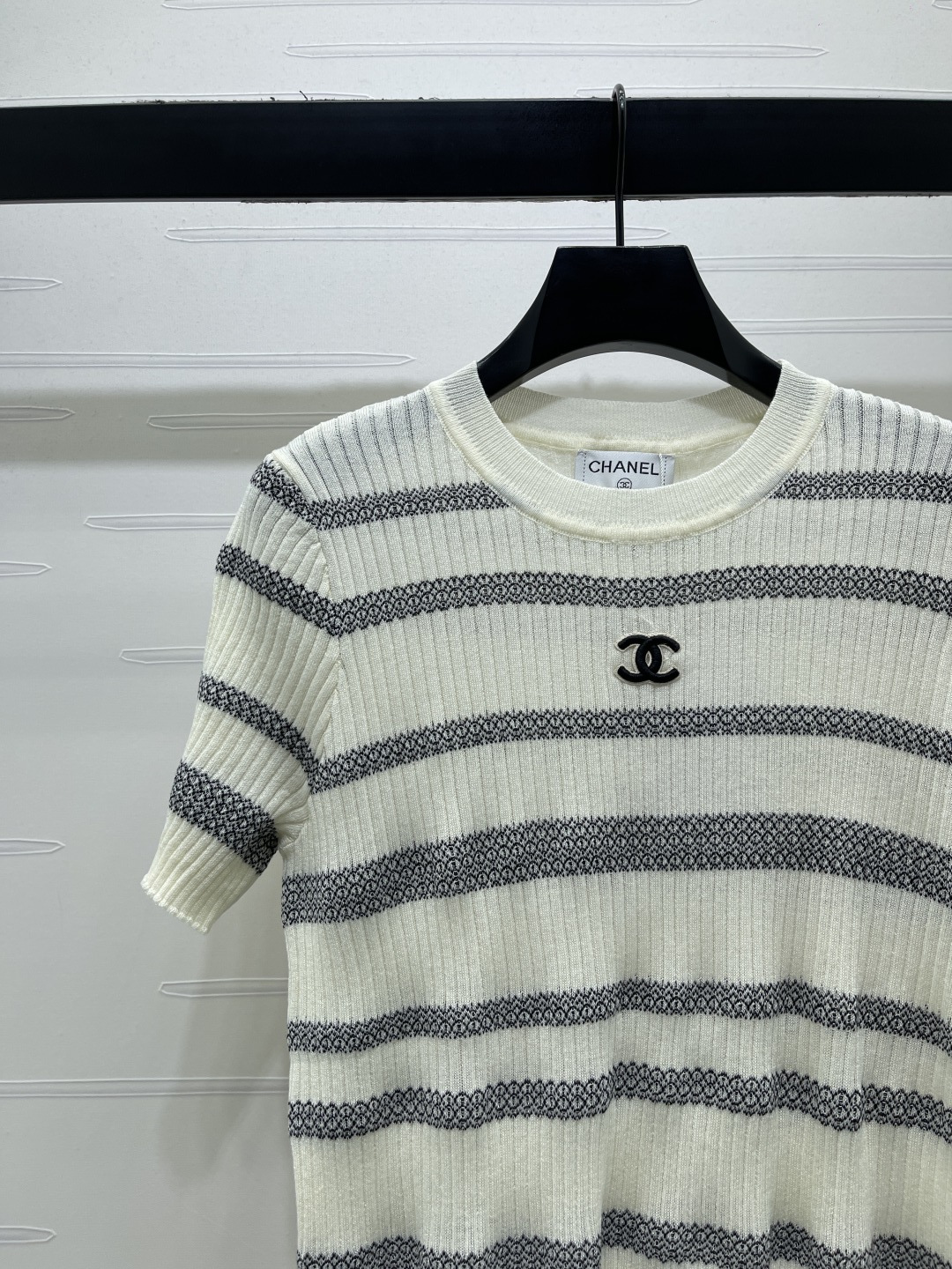 CHANEL コピー ニット Tシャツ 条纹 ロゴ レディース 白 黒 3色展開 - 画像 4