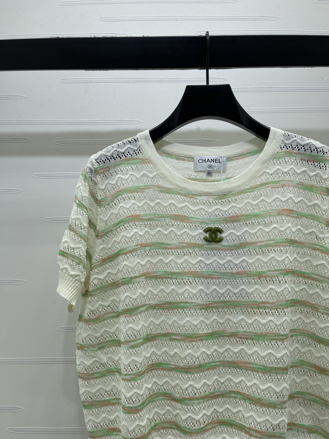 CHANEL ニット Tシャツ コピー ロゴ入り ポンチック レディース シャツ 細め丈 グリーン ホワイト - 画像 3