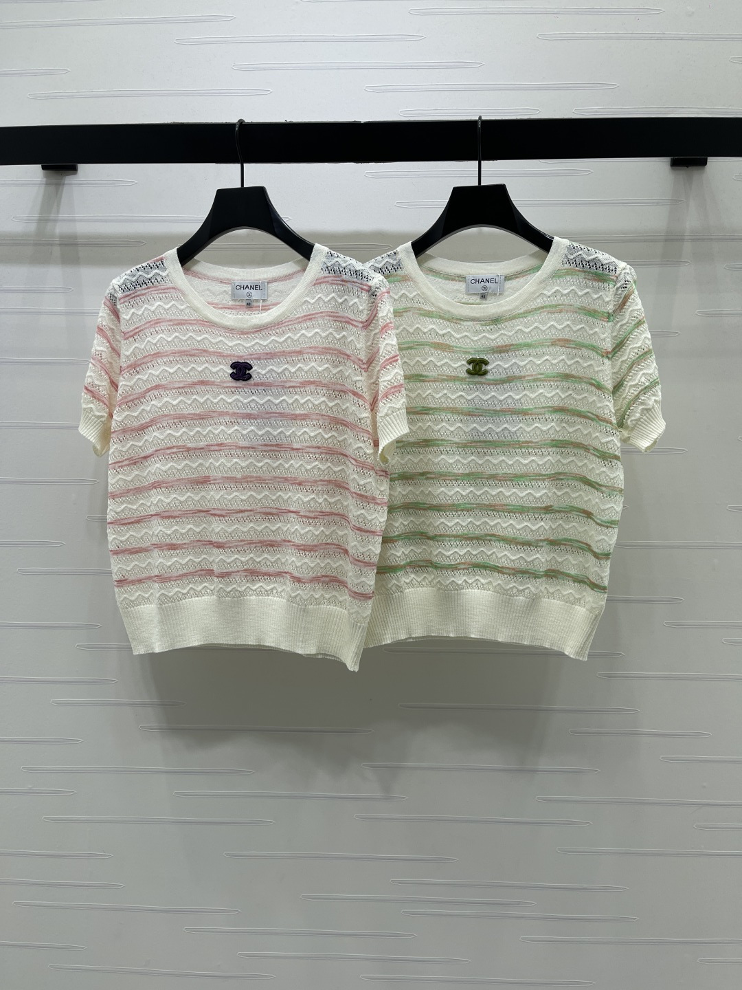 CHANEL コピー ニットTシャツ ロゴ付き レディース 春夏 通気性抜群 ワンピース スカート と合わせやすい 2色展開