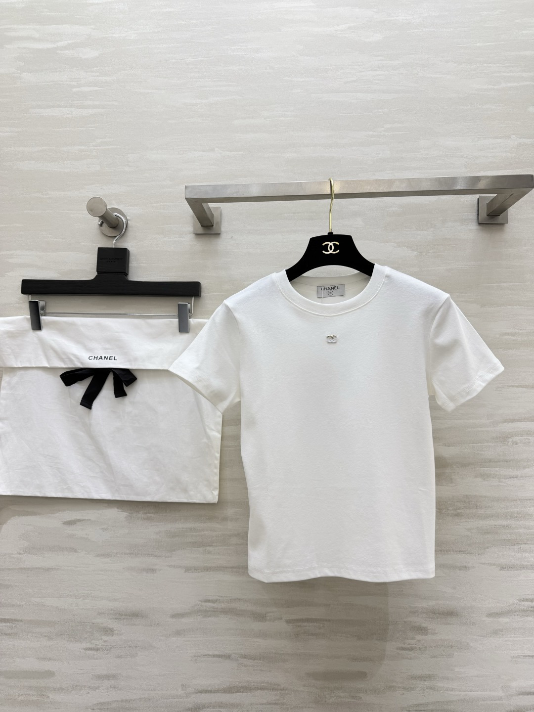 CHANEL コピー Tシャツ レディース ブランドコピー 正肩 ロゴ刺繍 3色展開 白黒グレー