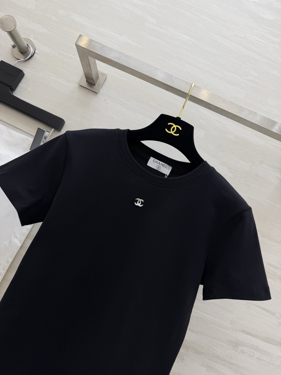 Chanel ロゴ入りTシャツ コピー ブランドTシャツ 黒 白 灰 3色展開 正肩 显瘦 ロゴデザイン レディース - 画像 3