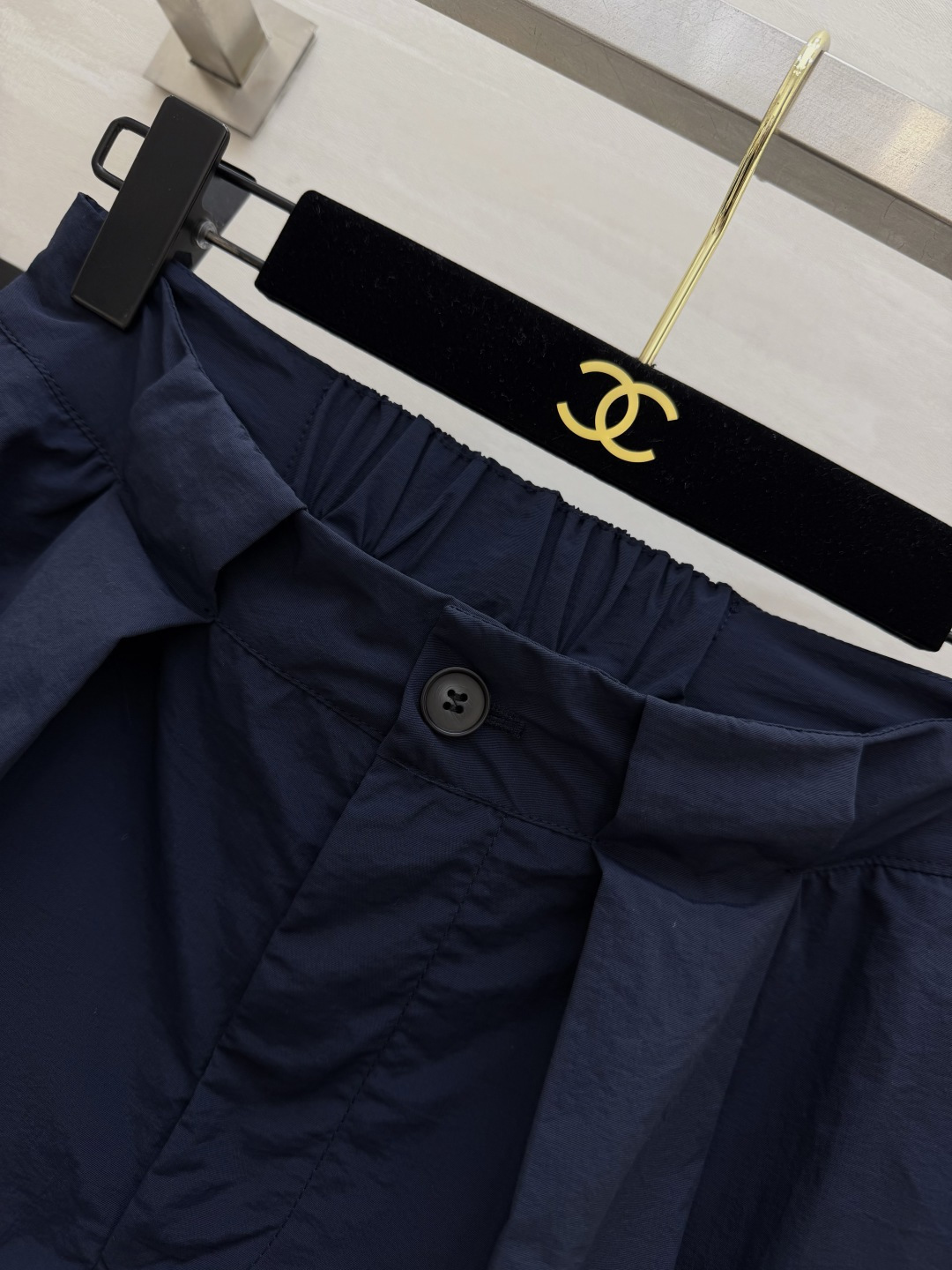 Chanel パンツ コピー 花苞ショートパンツ ロゴ付き フレアシルエット サイズ36/38/40 藏青色 - 画像 2