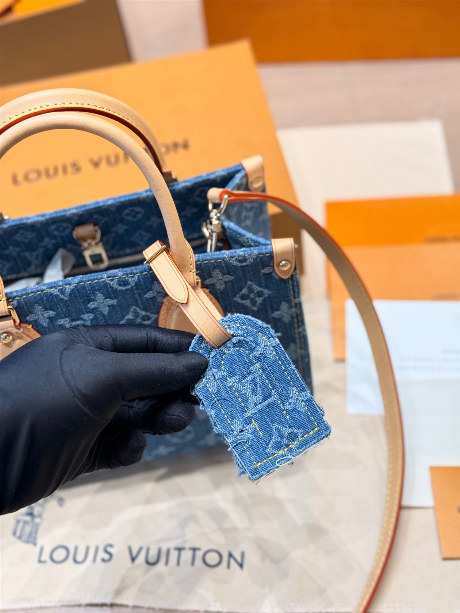 新作 LOUIS VUITTON オンザゴー PM ルイヴィトン モノグラム デニム ONTHEGO - 画像 5