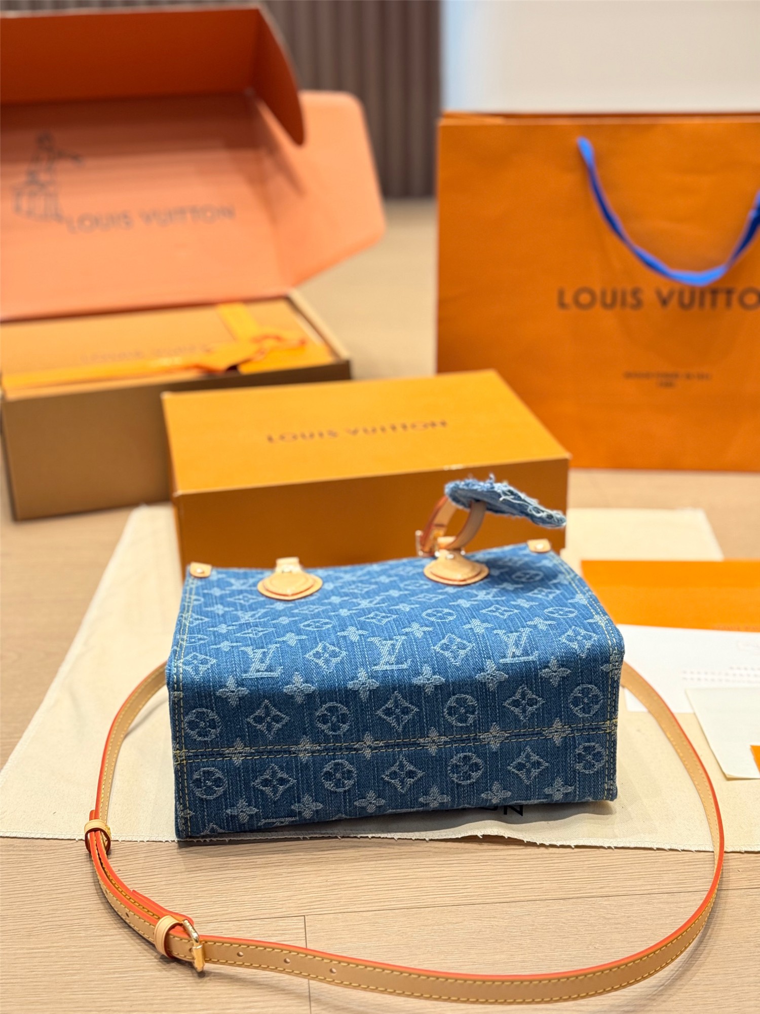 新作 LOUIS VUITTON オンザゴー PM ルイヴィトン モノグラム デニム ONTHEGO - 画像 3