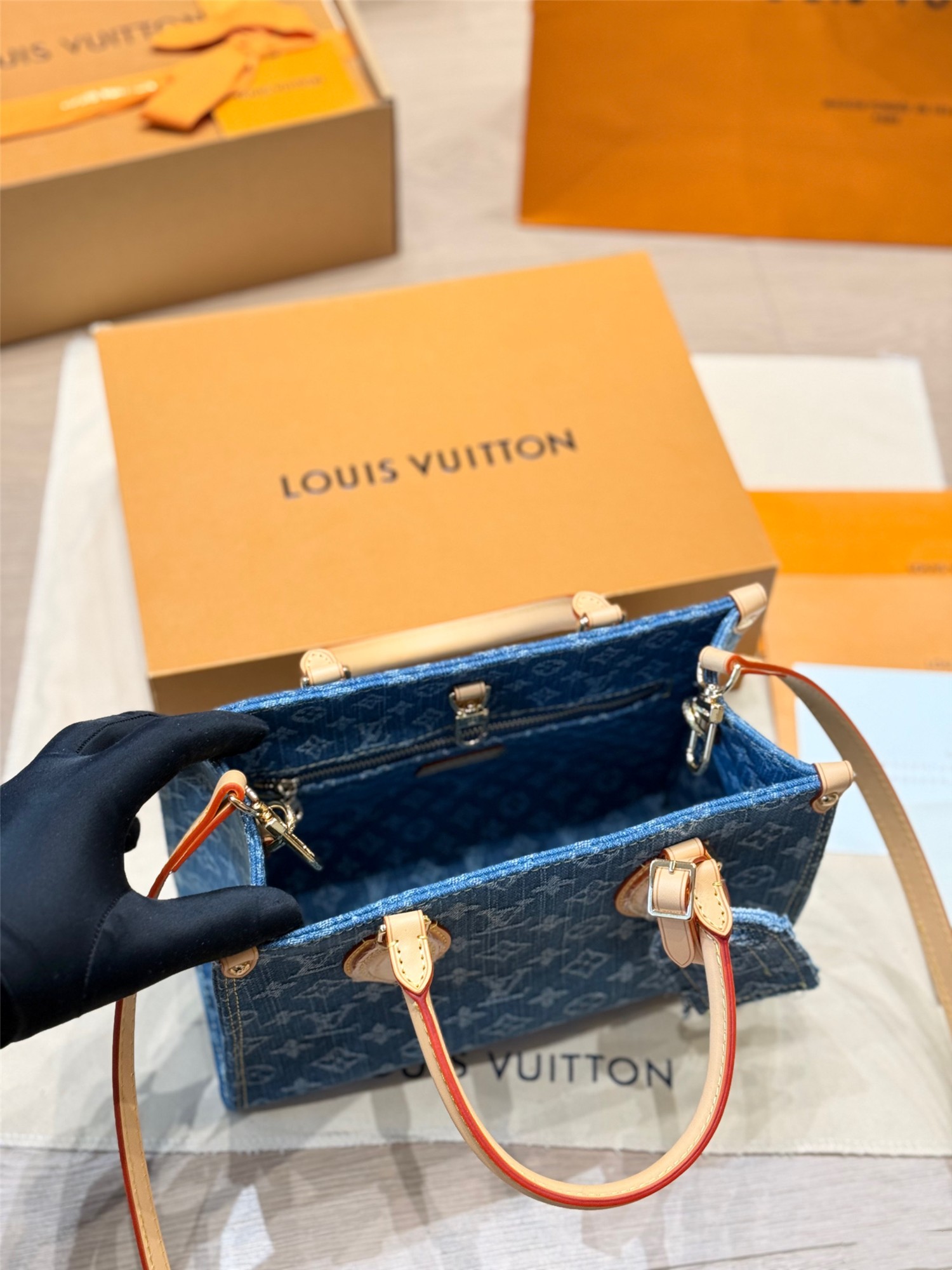 新作 LOUIS VUITTON オンザゴー PM ルイヴィトン モノグラム デニム ONTHEGO - 画像 6