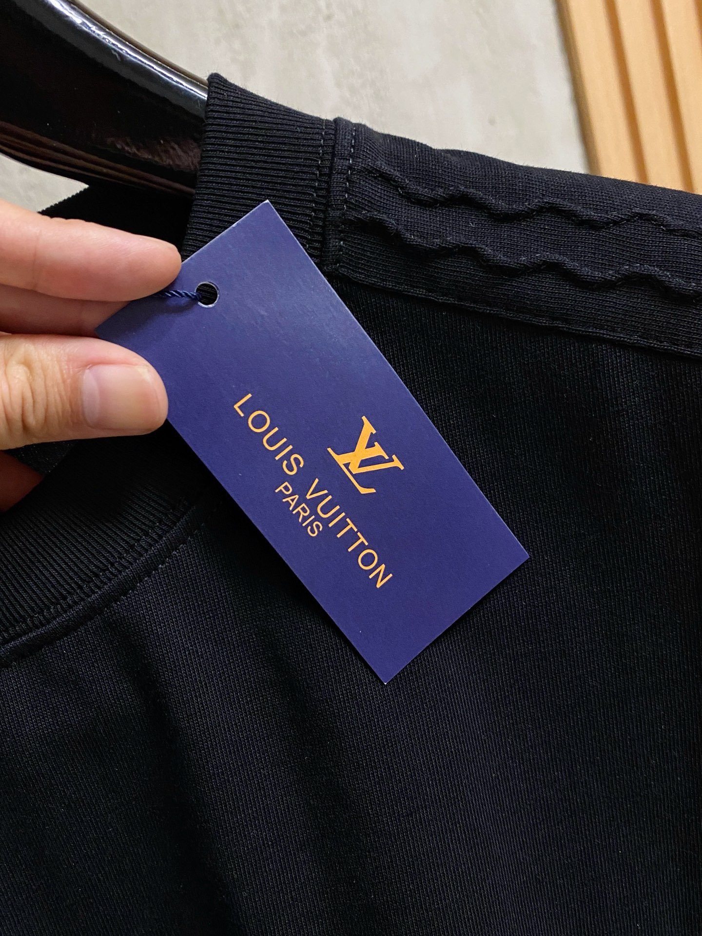 Louis Vuitton上下2点セットアップ　ルイヴィトン　半袖Ｔシャツと半ズボン　LVカジュアルウェア　モノグラム　メンズ　ブラック - 画像 4