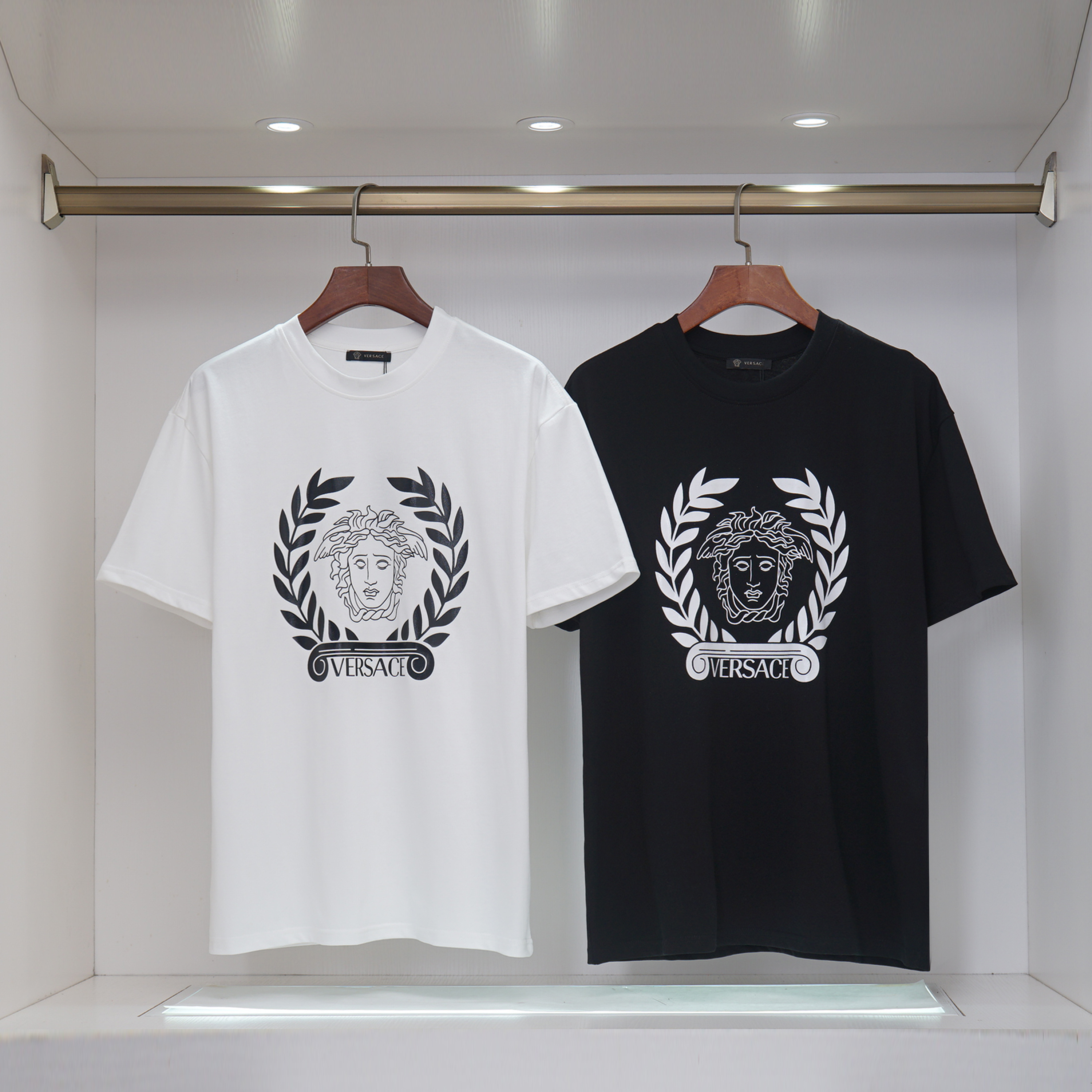 ヴェルサーチ　Versace　半袖シャツ　プリントシャツ　クルーネック　Tシャツ　T-shirt　3色　メンズ