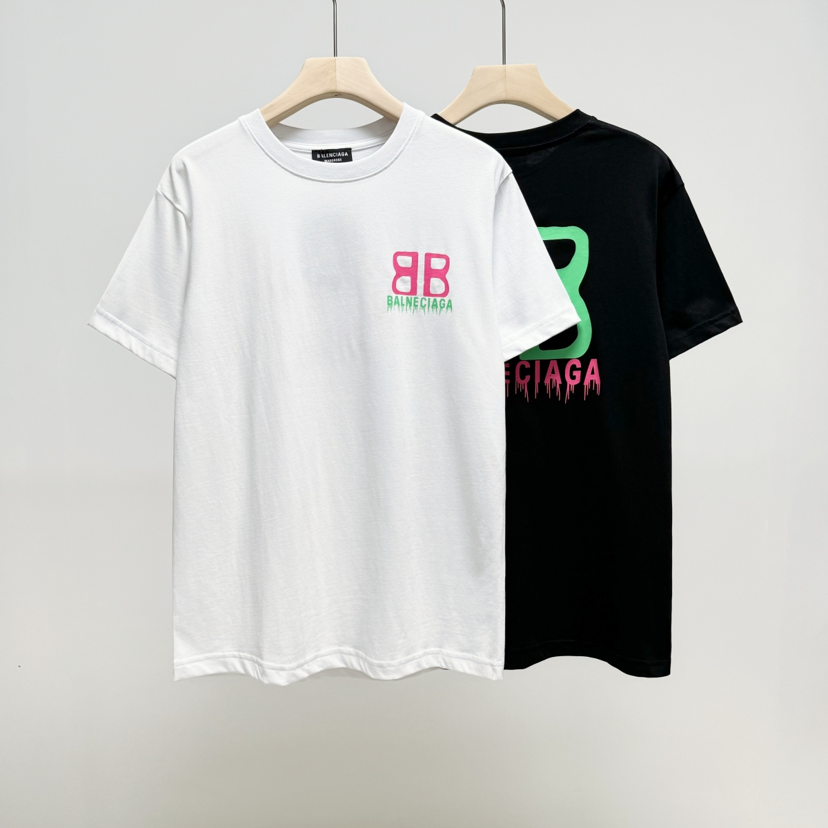 BALENCIAGA　バレンシアガ　半袖シャツ　プリントシャツ　クルーネック　メンズ　レディース　Tシャツ　カップル　T-shirt　2色