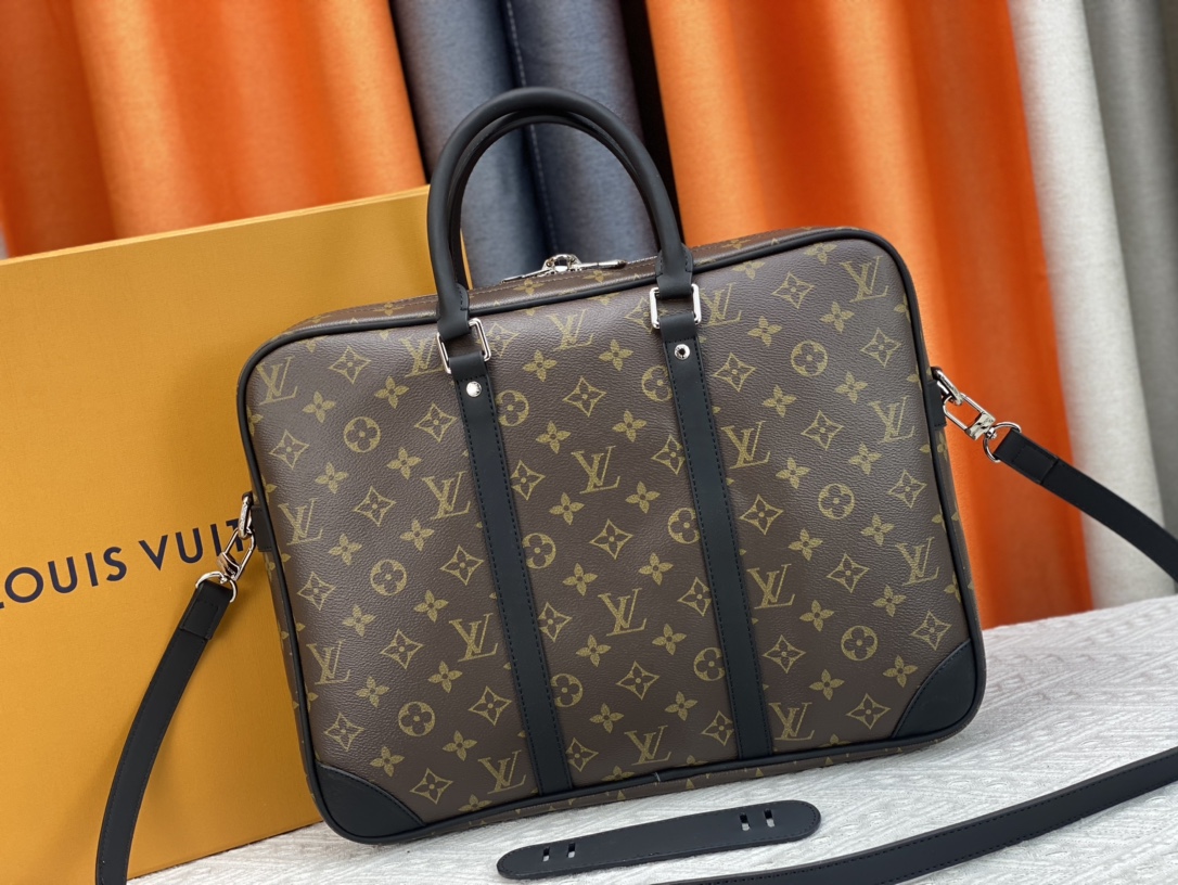 ルイヴィトン　LOUIS VUITTON　人気定番　ポルトドキュマンヴォワヤージュ　メンズバッグ　ビジネスバッグ　トートバッグ　モノグラム　バッグ　ハンドバッグ