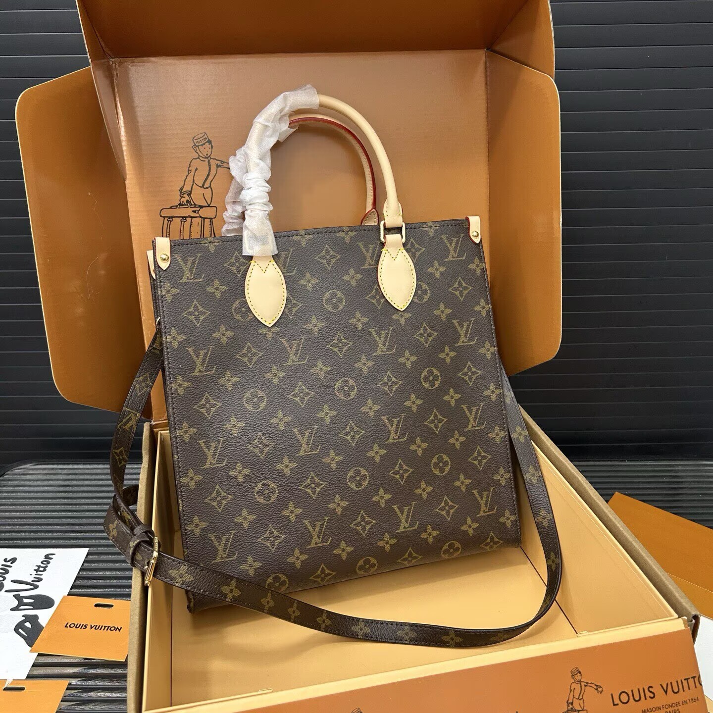 ルイ·ヴィトン　サックプラPM　Louis Vuitton　モノグラム　レディーストートバッグ　　Sack Pla PM　ビジネスバッグ　ハンドバッグ　ショルダーバッグ