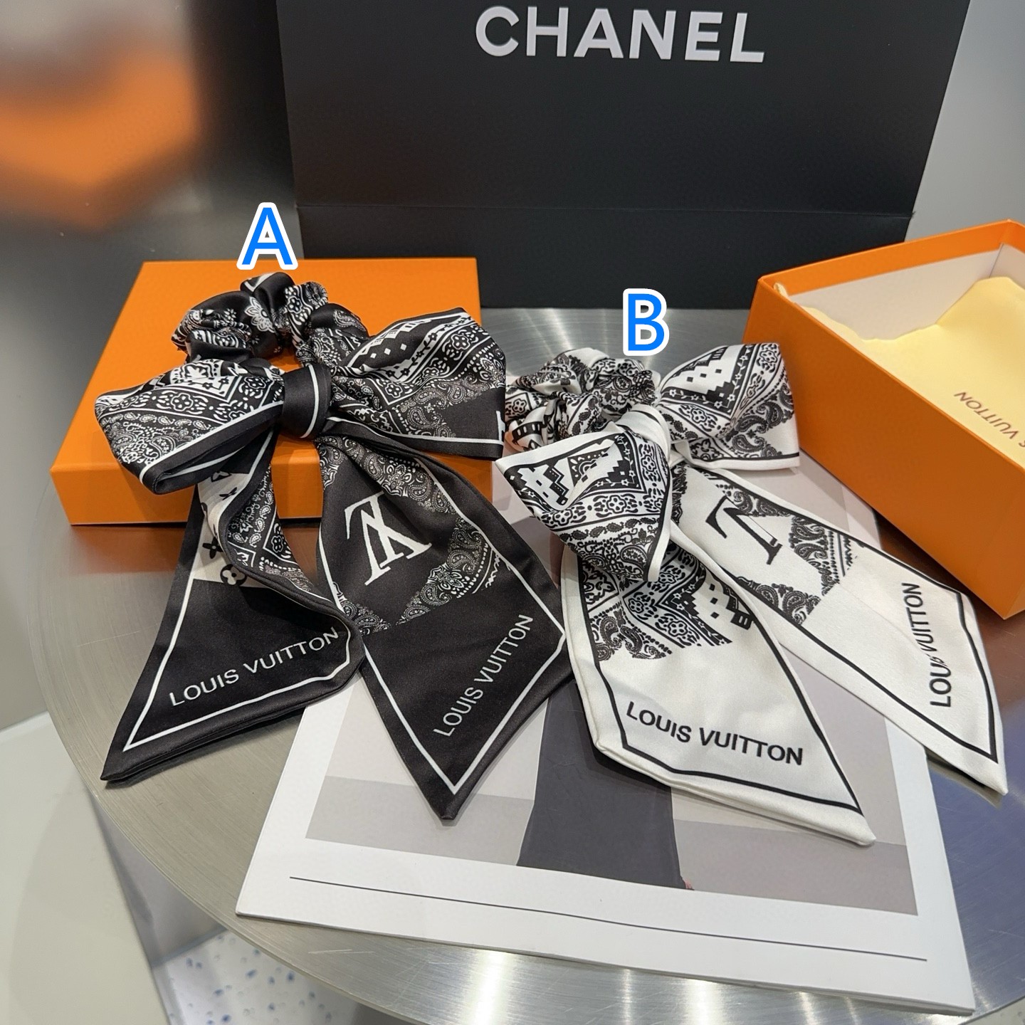 LOUIS VUITTON　ルイ ヴィトン　シュシュ　モノグラム　ファッション　シルク　スカーフ付きシュシュ　まとめ髪
