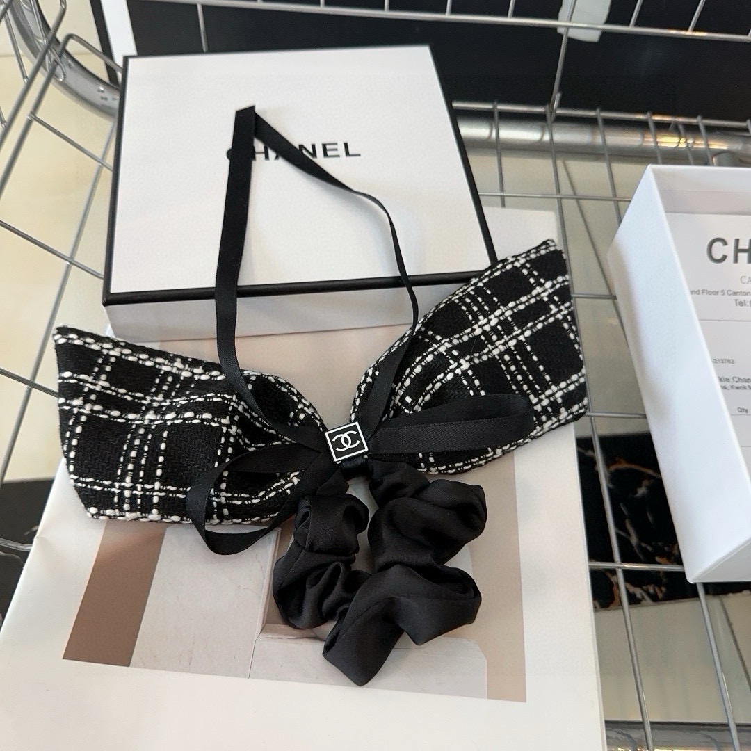 シャネル　CHANEL　シュシュ　ファッション　シルク　スカーフシュシュ　まとめ髪　リボンシュシュ
