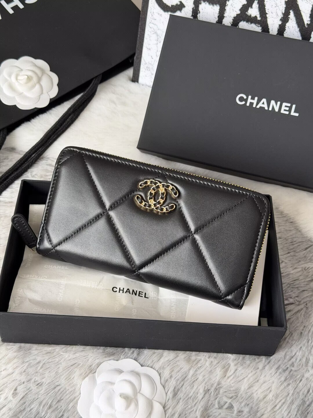 CHANEL　シャネル19　CHANEL19　ディズヌフ　ロングジップウォレット　ファスナー長財布　チェーン　ココマーク　財布　ブラック