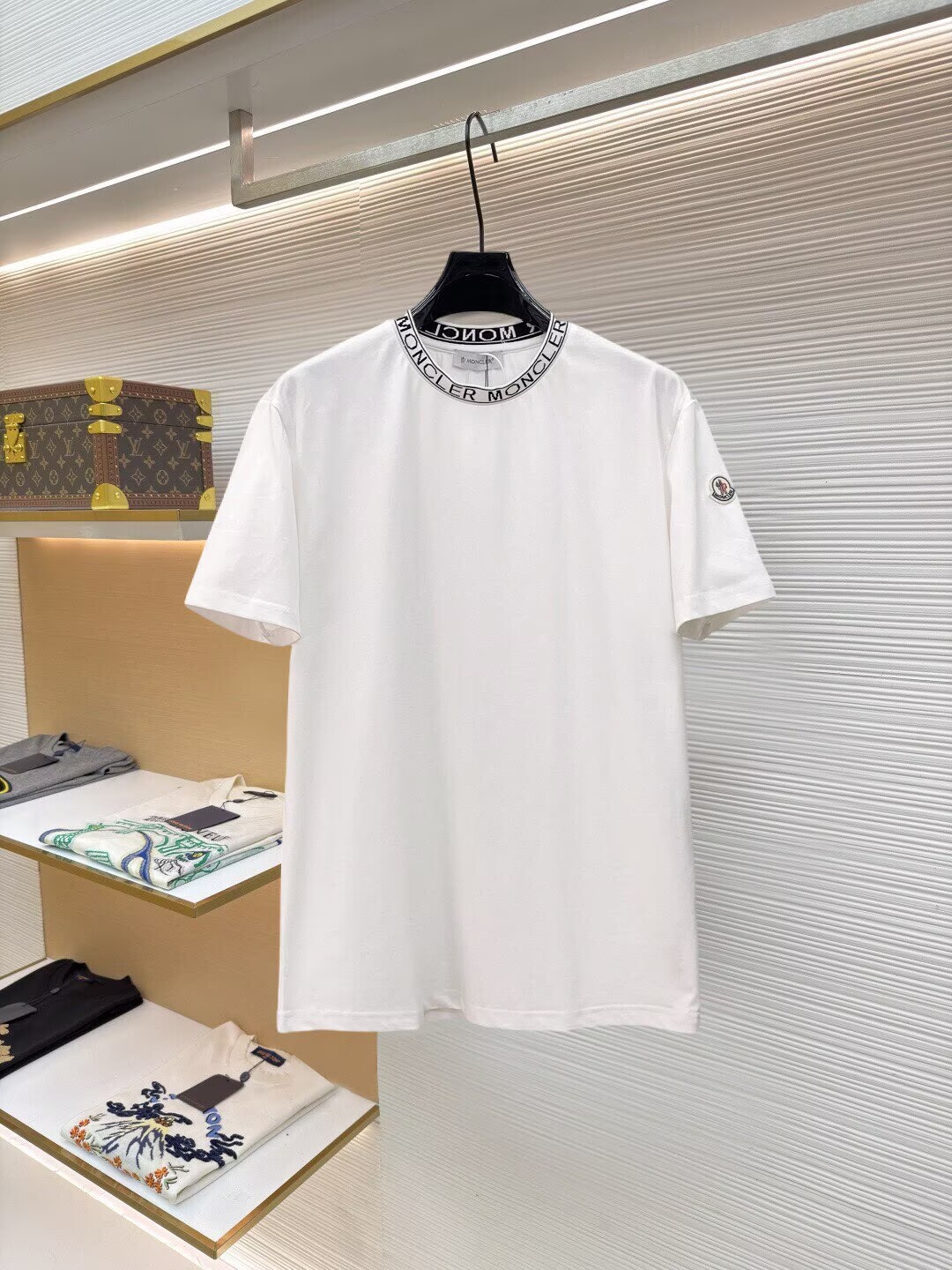 モンクレール　MONCLER　半袖シャツ　プリントシャツ　クルーネックシャツ　ブラック/ホワイト/レッド/グリーン　メンズシャツ　2色 - 画像 2