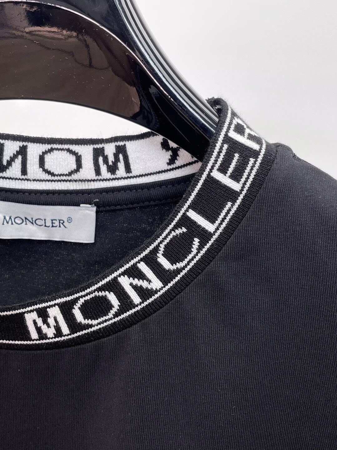 モンクレール　MONCLER　半袖シャツ　プリントシャツ　クルーネックシャツ　ブラック/ホワイト/レッド/グリーン　メンズシャツ　2色 - 画像 6
