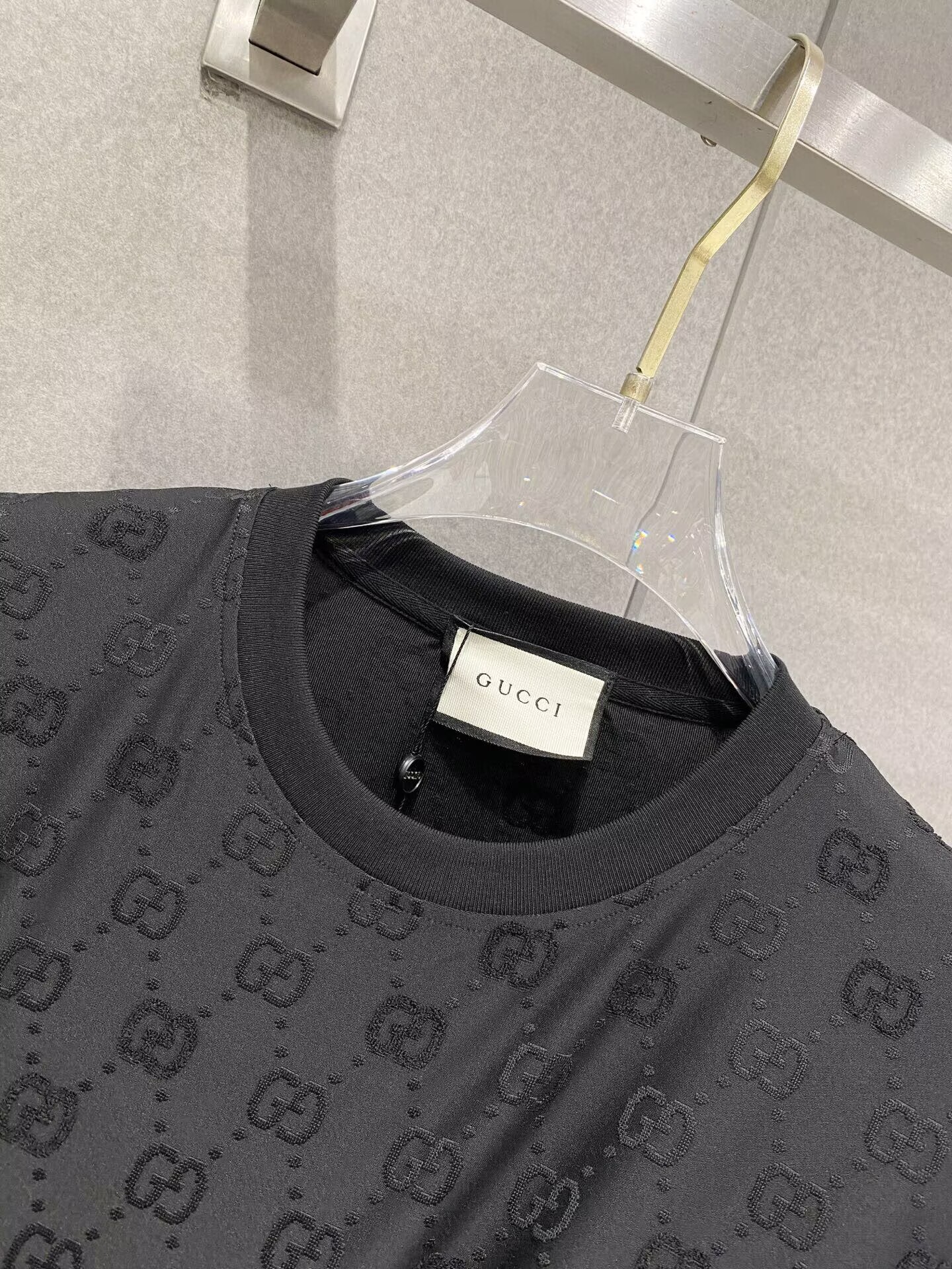 GUCCI　グッチ　上下2点　セットアップ　半袖Ｔシャツと半ズボン　2枚セット　カジュアルウェア　メンズ　男性 - 画像 4