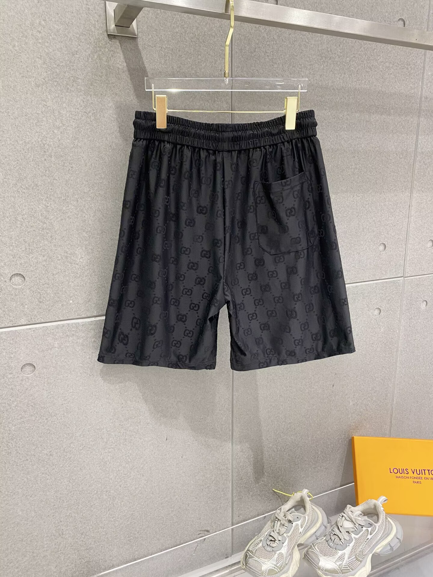 GUCCI　グッチ　上下2点　セットアップ　半袖Ｔシャツと半ズボン　2枚セット　カジュアルウェア　メンズ　男性 - 画像 7