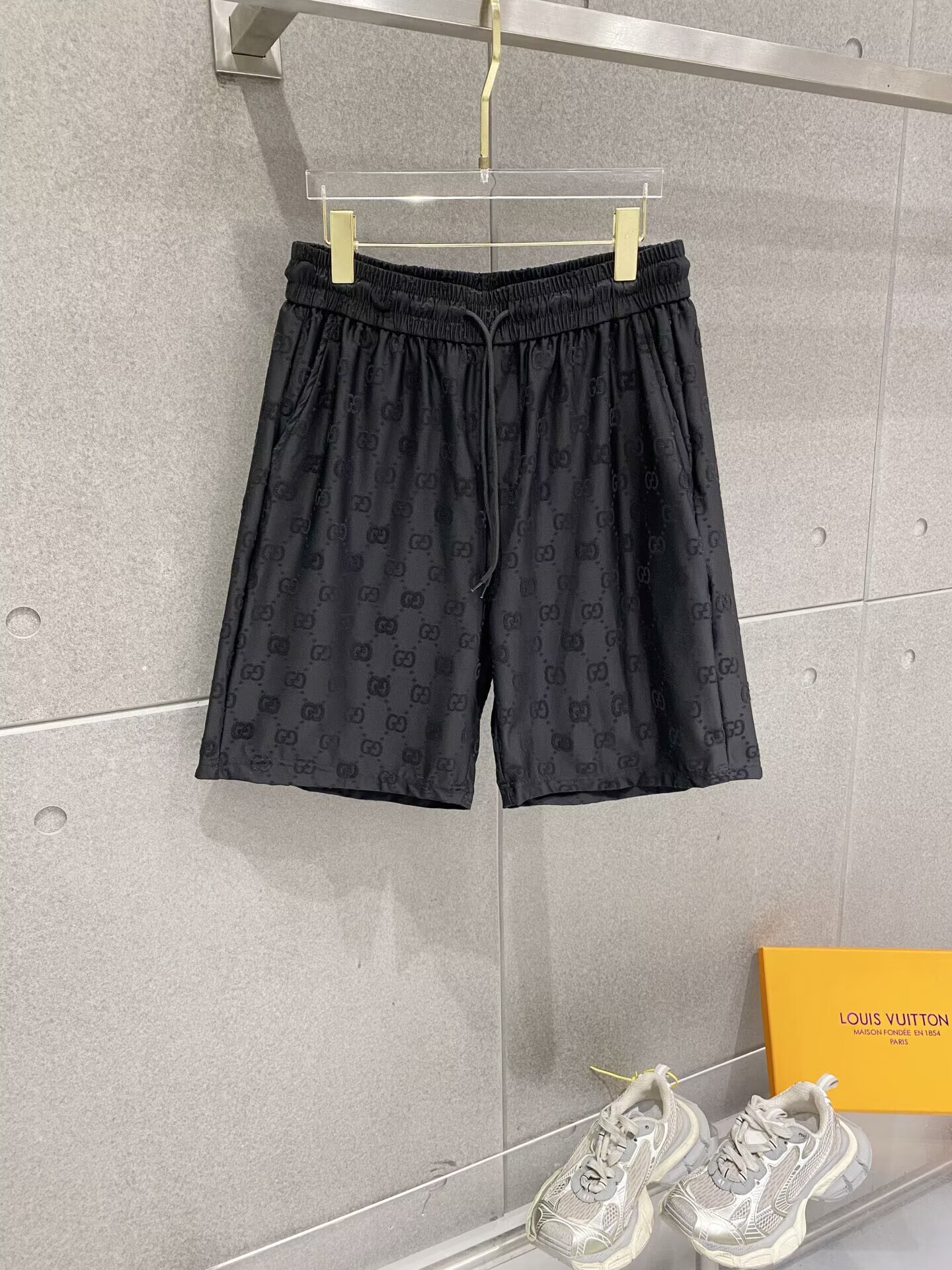 GUCCI　グッチ　上下2点　セットアップ　半袖Ｔシャツと半ズボン　2枚セット　カジュアルウェア　メンズ　男性 - 画像 6