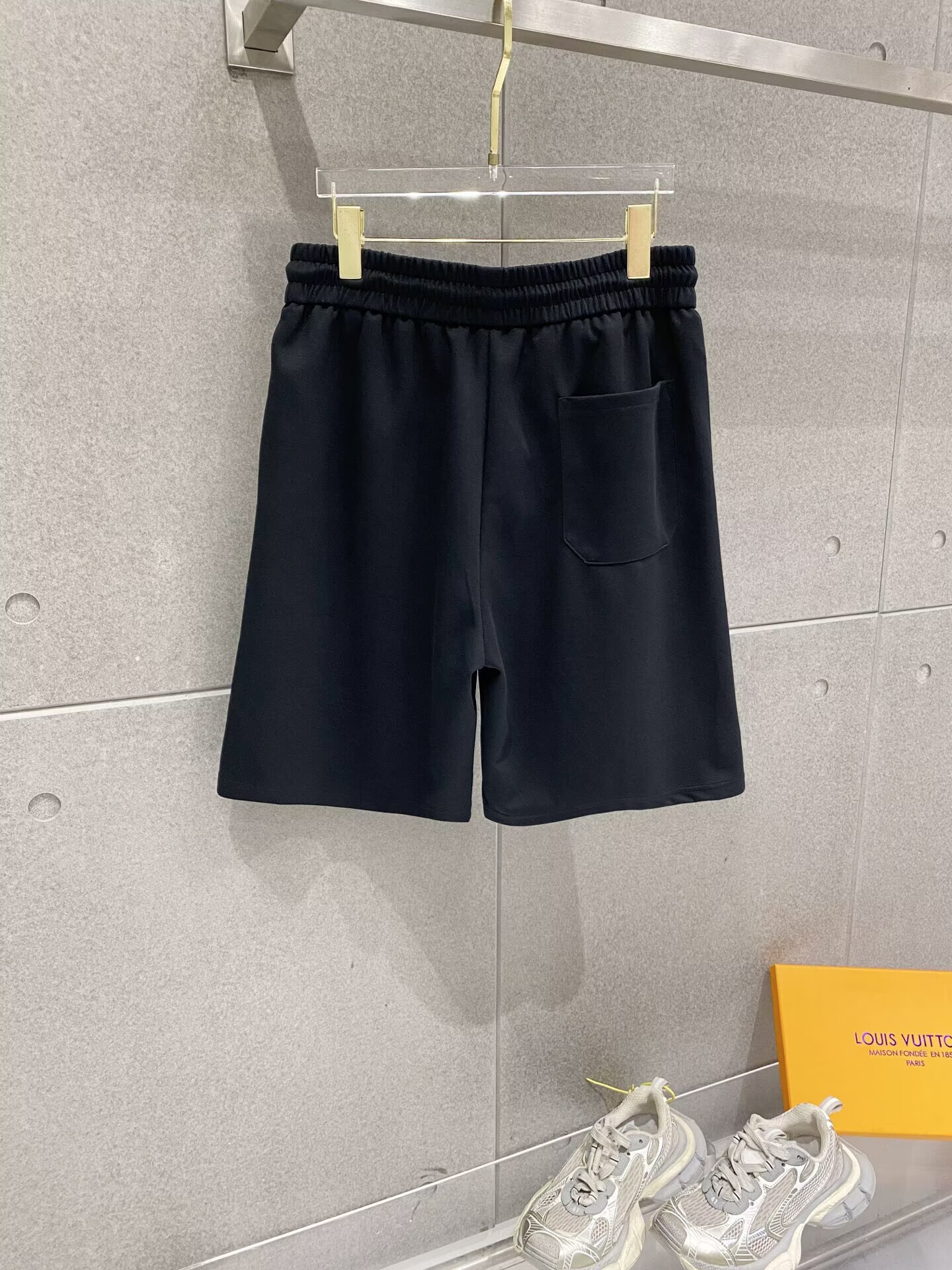 グッチ　セットアップ　GUCCI　上下2点　半袖Ｔシャツと半ズボン　2枚セット　カジュアルウェア　メンズ　男性　2色 - 画像 7