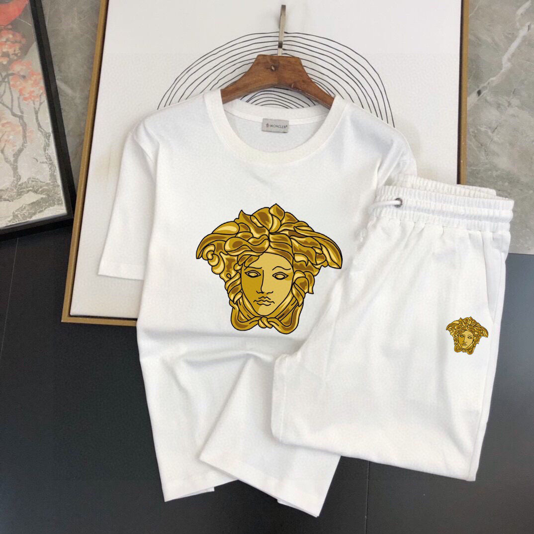 ヴェルサーチ　Versace　セットアップ　上下2点セット メンズ　服　半袖Ｔシャツと半ズボン/ショートパンツ　カジュアルウェア　メンズセット - 画像 3