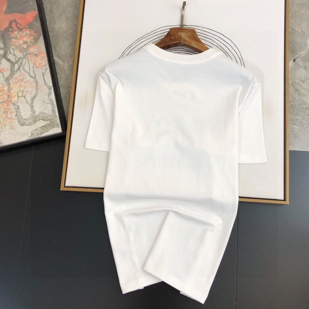 ヴェルサーチ　Versace　セットアップ　上下2点セット メンズ　服　半袖Ｔシャツと半ズボン/ショートパンツ　カジュアルウェア　メンズセット - 画像 5