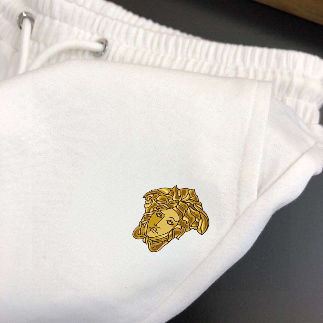 ヴェルサーチ　Versace　セットアップ　上下2点セット メンズ　服　半袖Ｔシャツと半ズボン/ショートパンツ　カジュアルウェア　メンズセット - 画像 8