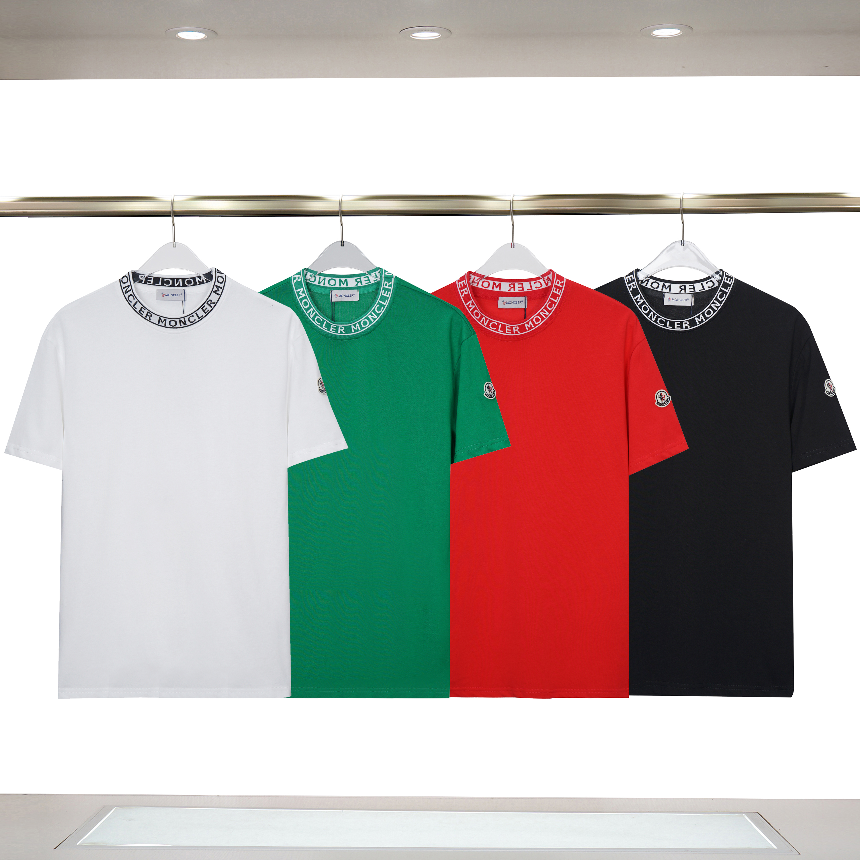 モンクレール　MONCLER　半袖シャツ　プリントシャツ　クルーネックシャツ　ブラック/ホワイト/レッド/グリーン　メンズシャツ　4色