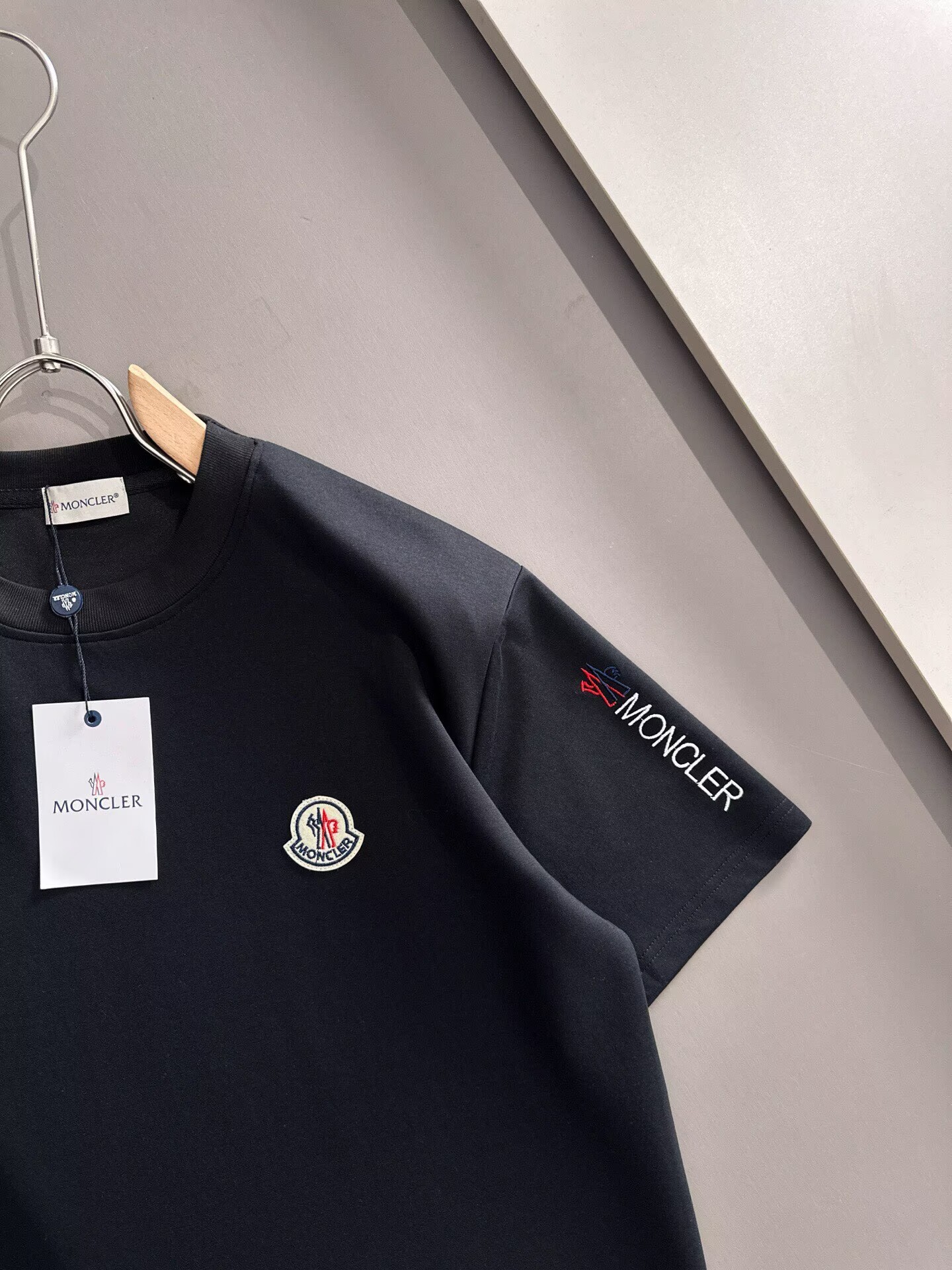 MONCLER　モンクレール　セットアップ　上下2点セットメンズ服　半袖Ｔシャツと半ズボン　ショートパンツ　カジュアルウェア　ブラック　ホワイト - 画像 9