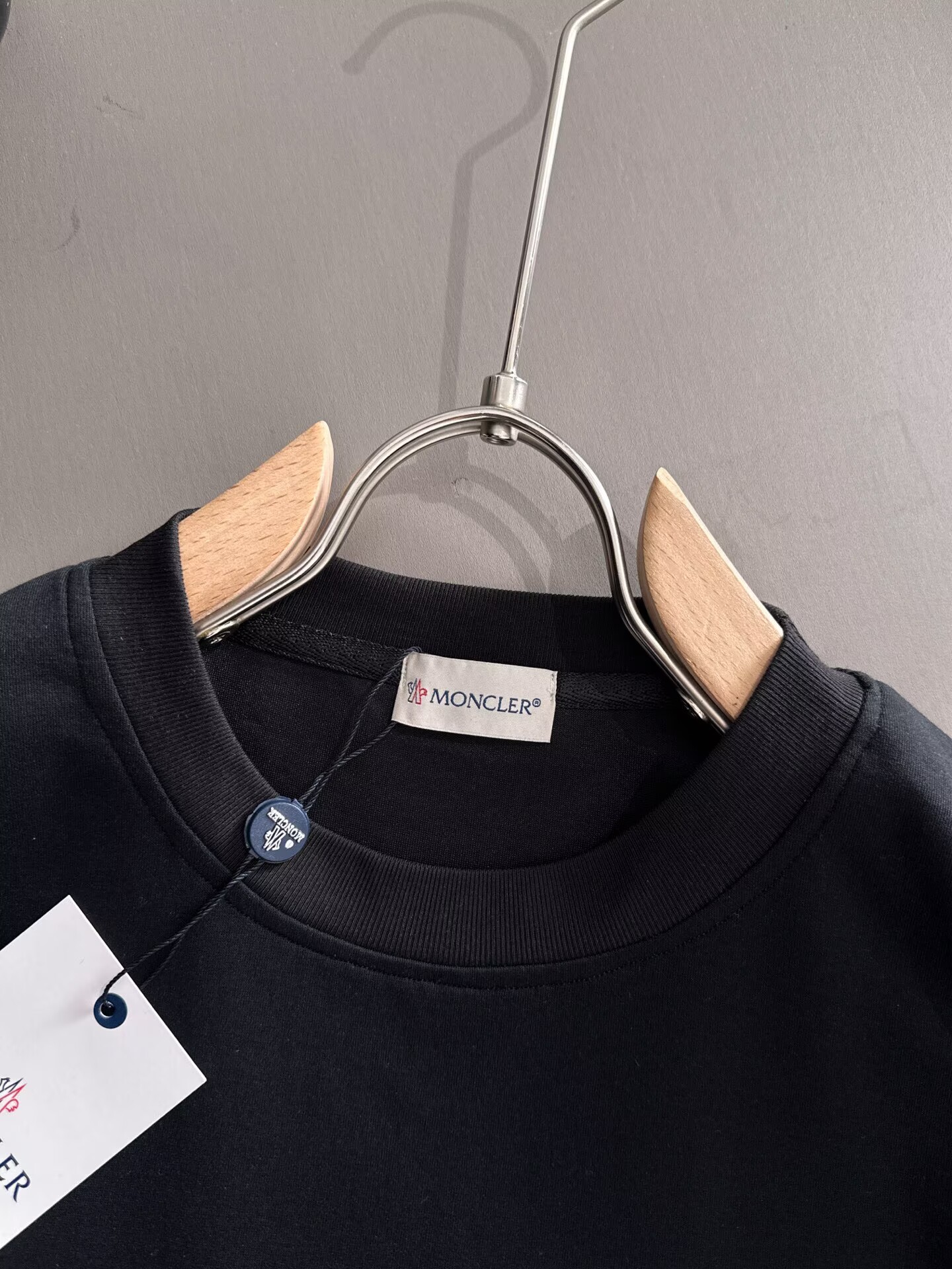 MONCLER　モンクレール　セットアップ　上下2点セットメンズ服　半袖Ｔシャツと半ズボン　ショートパンツ　カジュアルウェア　ブラック　ホワイト - 画像 10