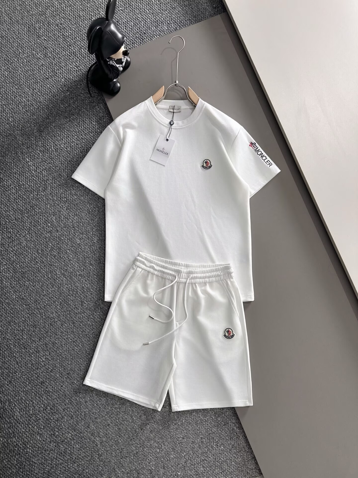 MONCLER モンクレール セットアップ 上下2点セットメンズ服 半袖Ｔシャツと半ズボン ショートパンツ カジュアルウェア ブラック ホワイト - 画像 2