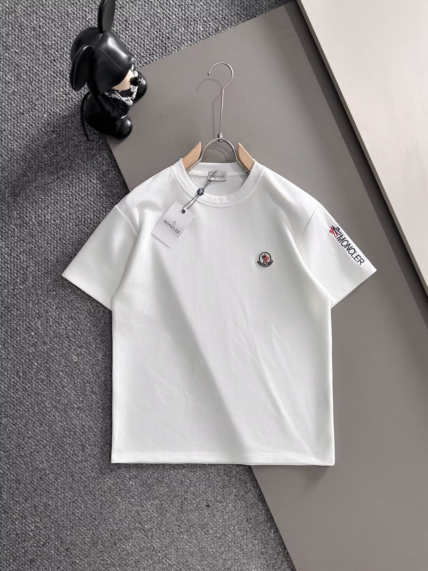 MONCLER モンクレール セットアップ 上下2点セットメンズ服 半袖Ｔシャツと半ズボン ショートパンツ カジュアルウェア ブラック ホワイト - 画像 4