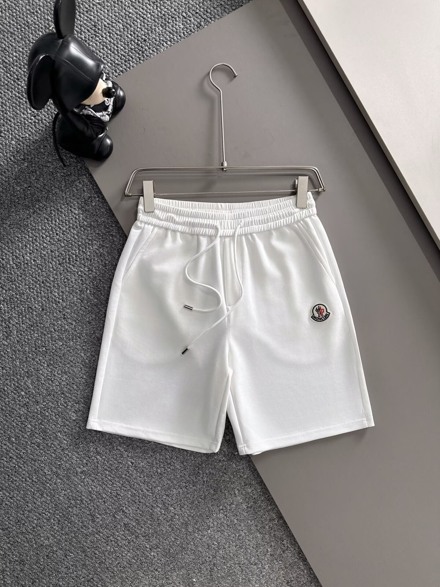 MONCLER モンクレール セットアップ 上下2点セットメンズ服 半袖Ｔシャツと半ズボン ショートパンツ カジュアルウェア ブラック ホワイト - 画像 5