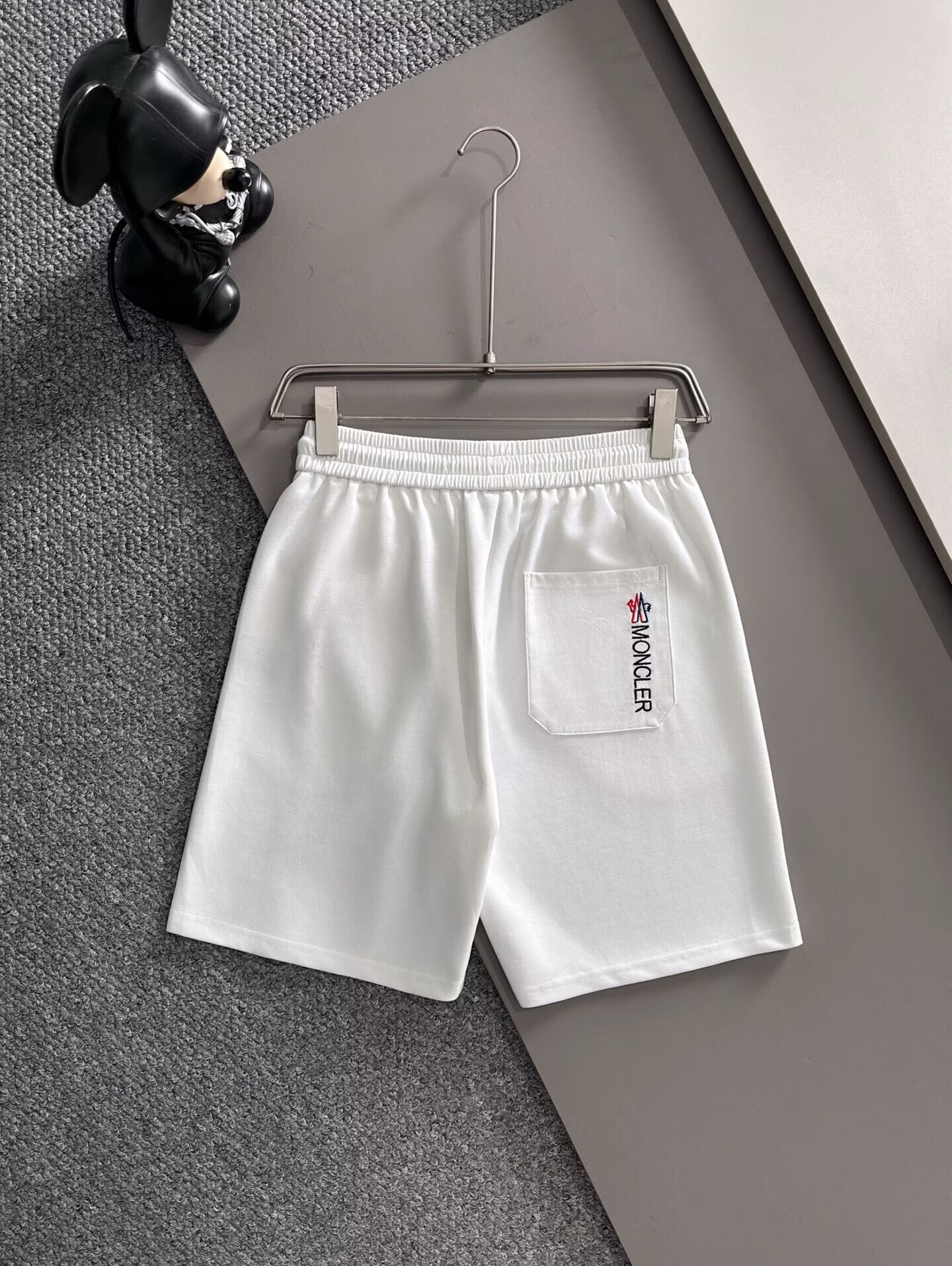MONCLER モンクレール セットアップ 上下2点セットメンズ服 半袖Ｔシャツと半ズボン ショートパンツ カジュアルウェア ブラック ホワイト - 画像 6