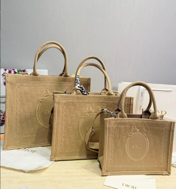 新作　人気の長く愛用　Dior Book Tote　ディオール　ブックトート　レディース　トートバッグ　ショルダーバッグ　上品　ストラップ付き　5種類 - 画像 6