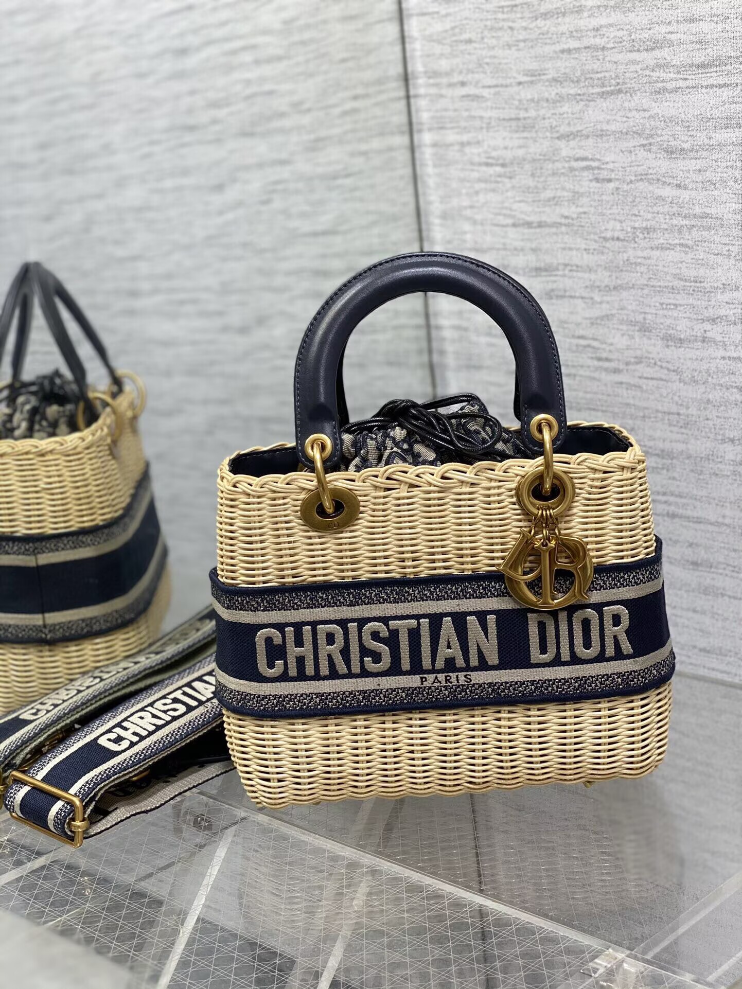 限定　Dior　ディオール　Lady Dior　ウィッカーバッグ　かごバッグ♡　レディ ディオール　ミニバッグ　スモール　レディースバッグ　ストラップ付　ハンドバッグ　刺繍ロゴ - 画像 2