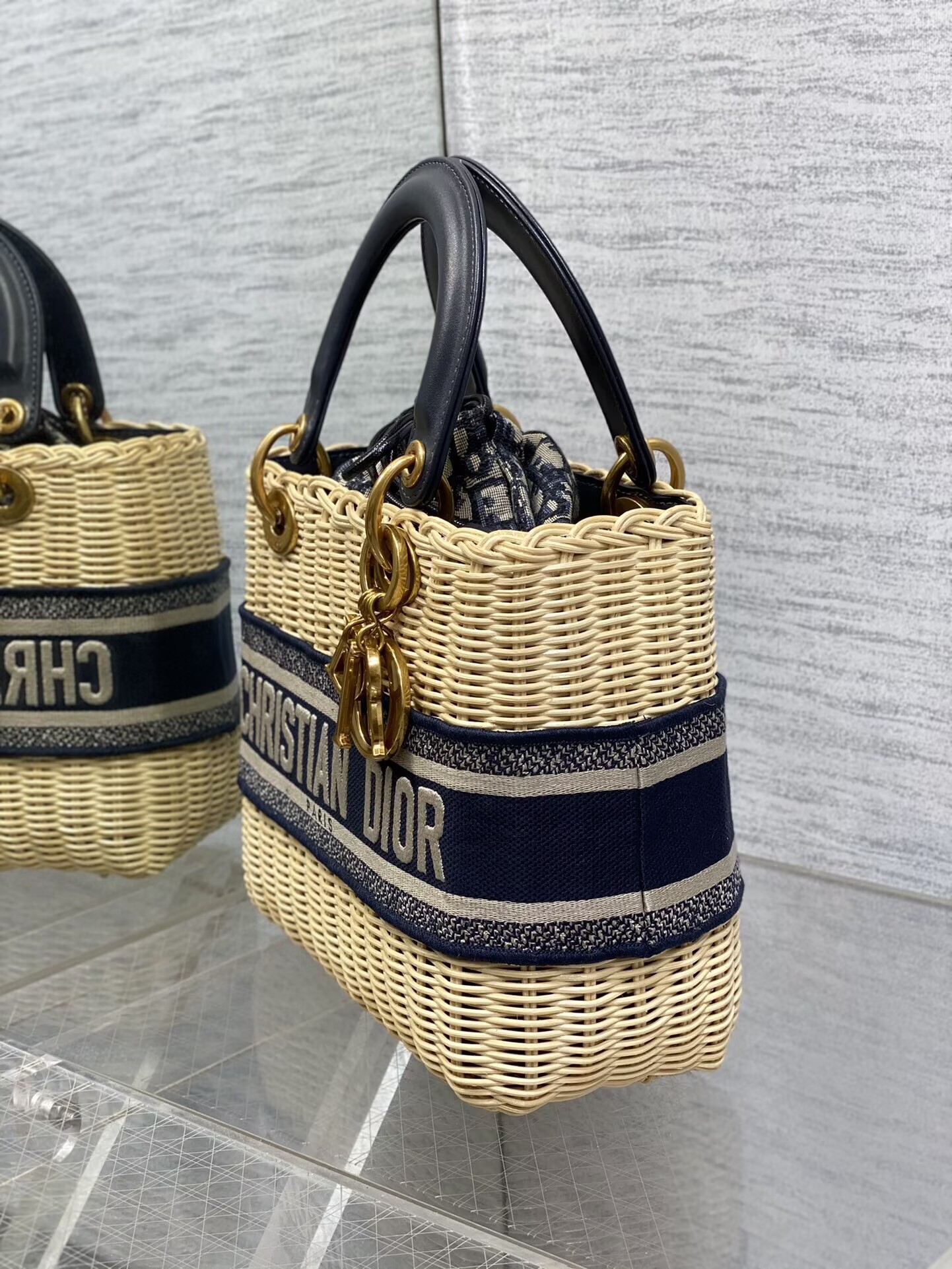限定　Dior　ディオール　Lady Dior　ウィッカーバッグ　かごバッグ♡　レディ ディオール　ミニバッグ　スモール　レディースバッグ　ストラップ付　ハンドバッグ　刺繍ロゴ - 画像 4