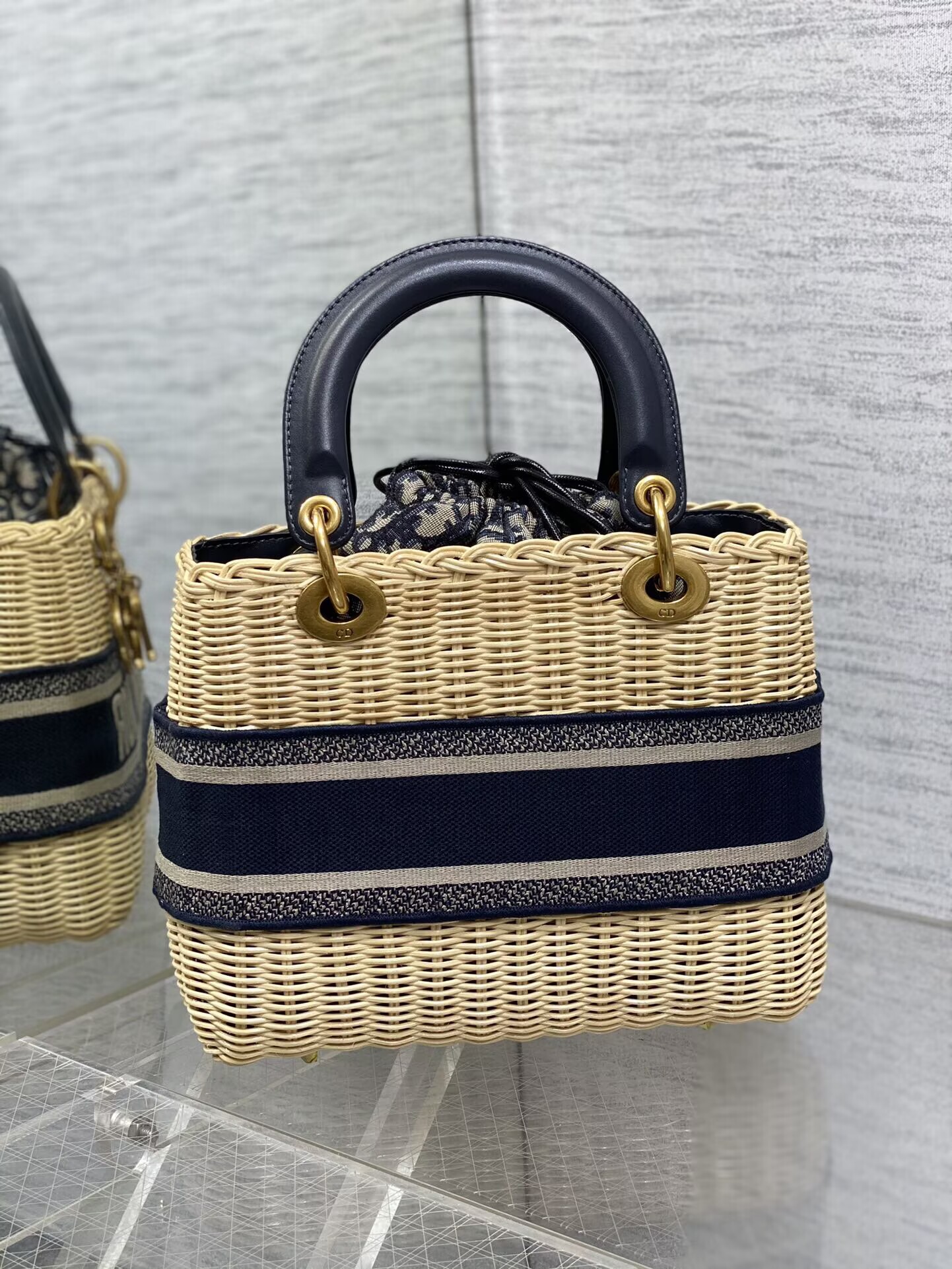 限定　Dior　ディオール　Lady Dior　ウィッカーバッグ　かごバッグ♡　レディ ディオール　ミニバッグ　スモール　レディースバッグ　ストラップ付　ハンドバッグ　刺繍ロゴ - 画像 3