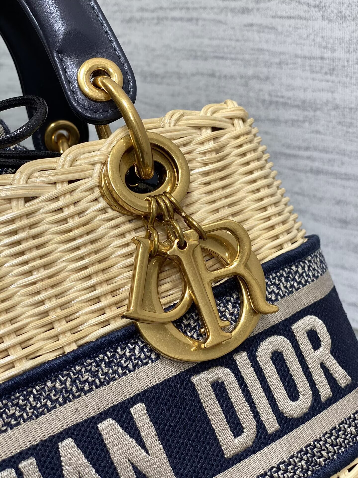 限定　Dior　ディオール　Lady Dior　ウィッカーバッグ　かごバッグ♡　レディ ディオール　ミニバッグ　スモール　レディースバッグ　ストラップ付　ハンドバッグ　刺繍ロゴ - 画像 6