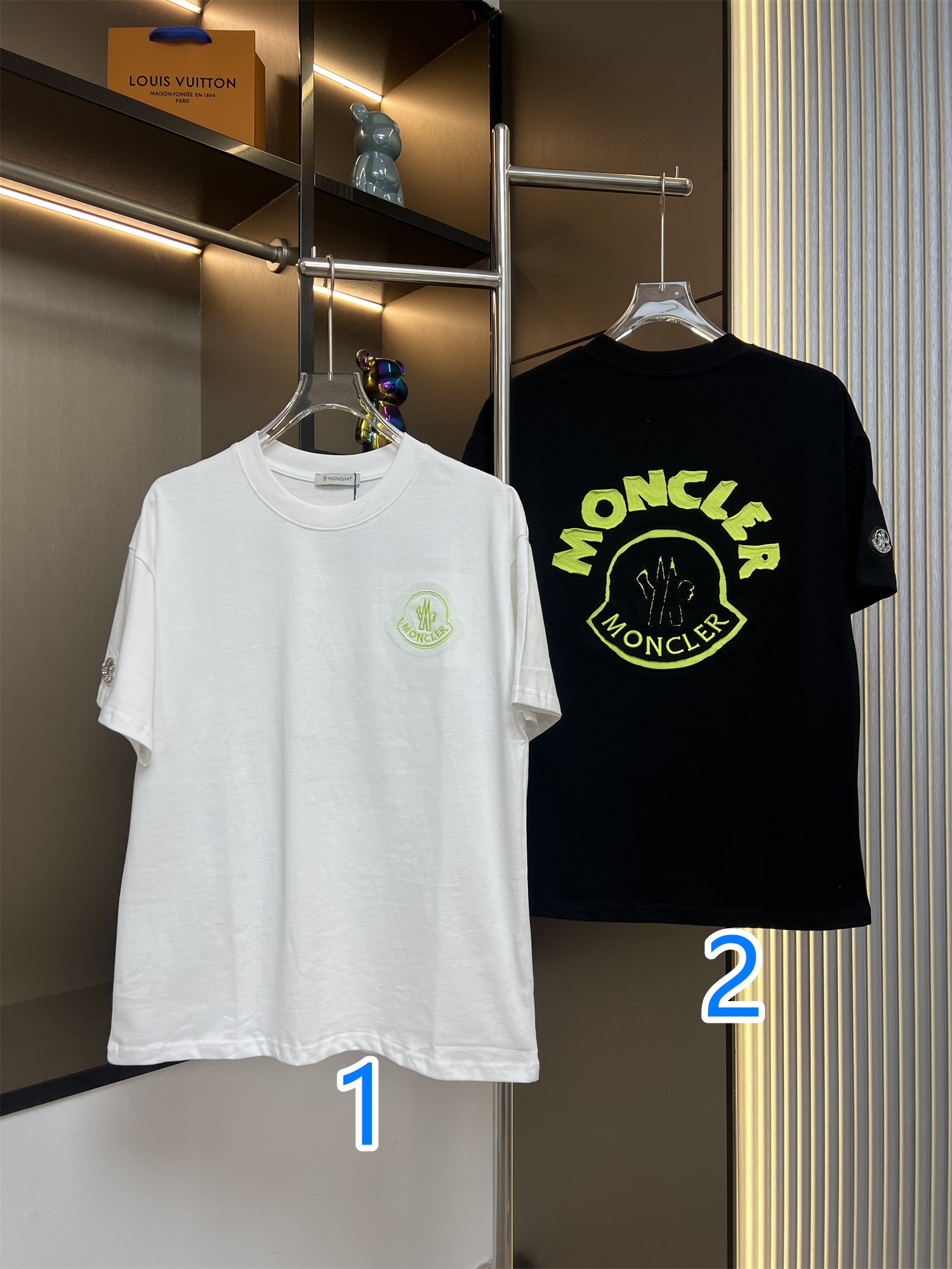 MONCLER　モンクレール　半袖シャツ　T-shirt　クルーネックシャツ　アップリケ・刺繍　メンズシャツ　Ｔシャツ