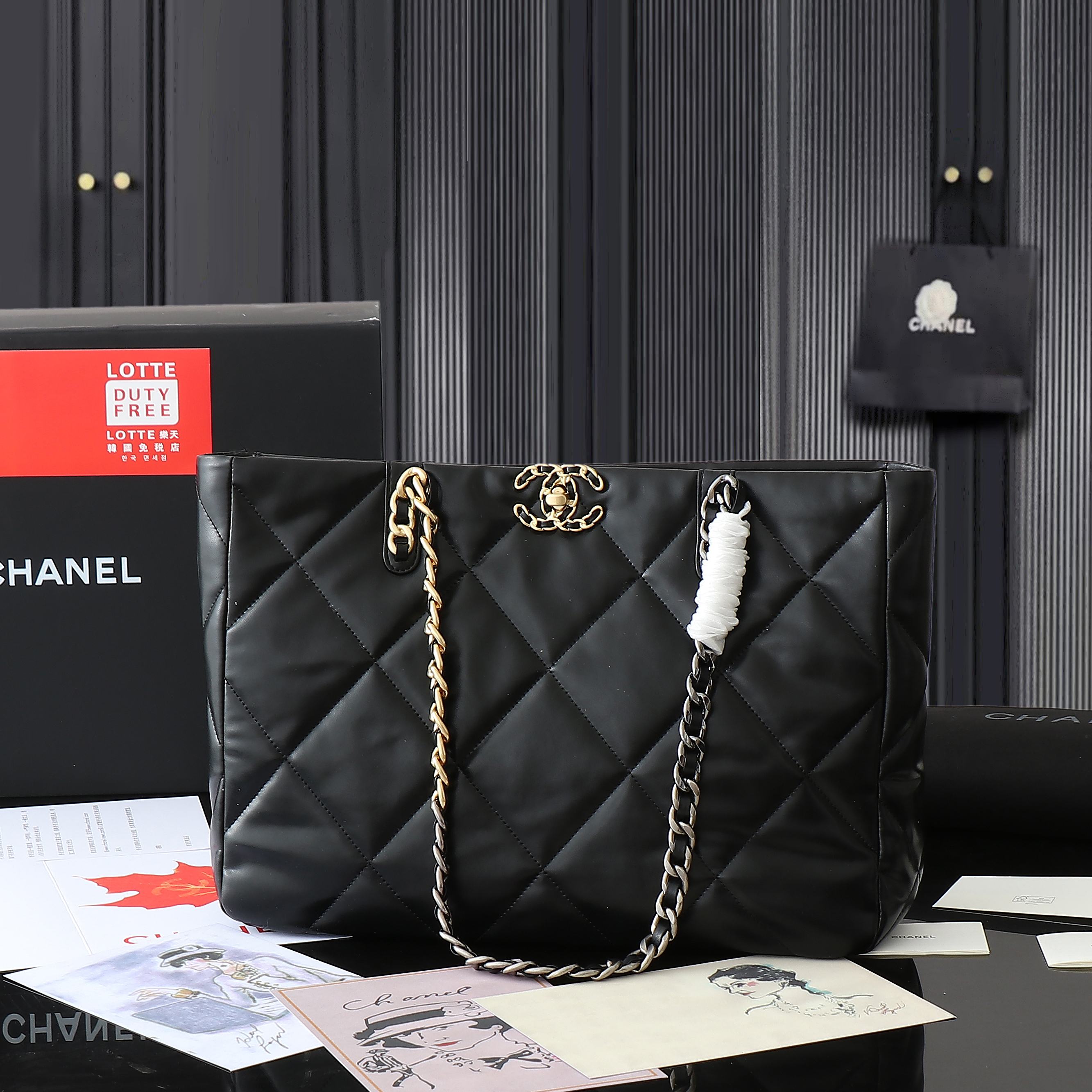 シャネル　CHANEL トートバッグ　黒（ブラック）　ハンドバッグ　旅行バッグ　レザー　レディースバッグ