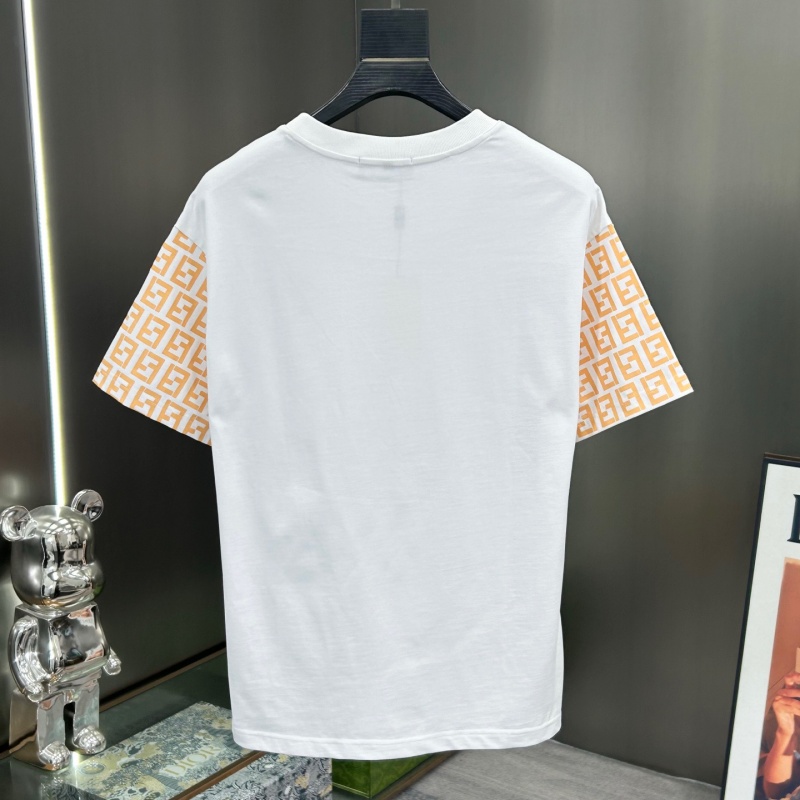 フェンディ　セットアップ　上下2点セットFENDI メンズ服　半袖Ｔシャツと半ズボン/ショートパンツ　カジュアルウェア - 画像 3
