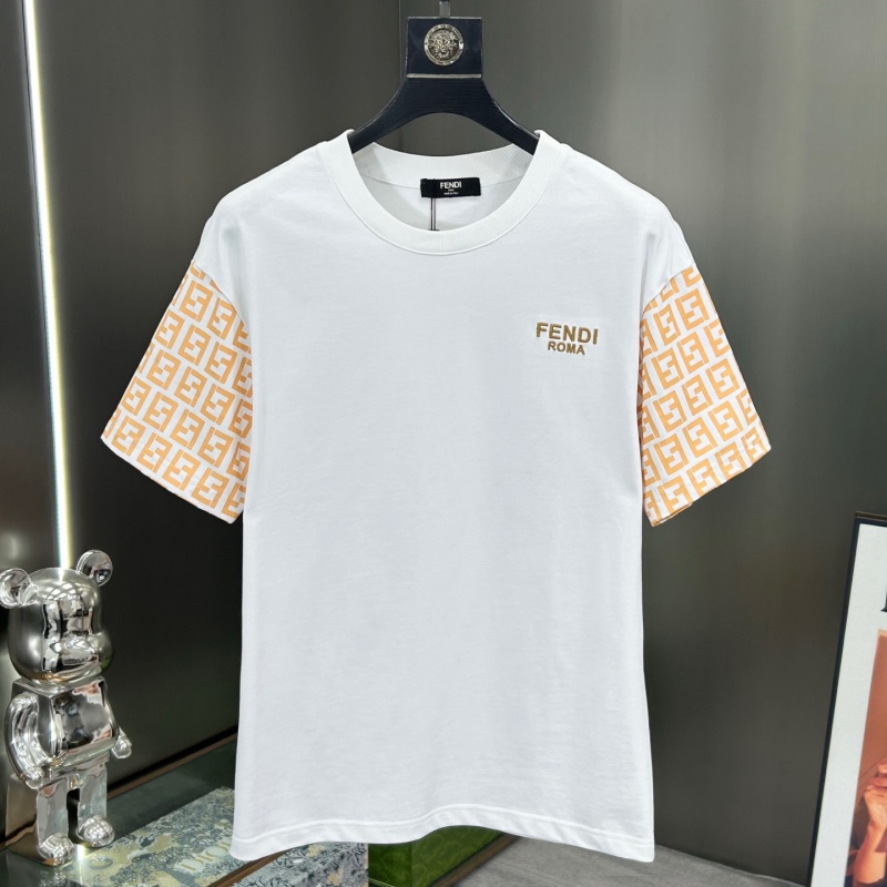 フェンディ　セットアップ　上下2点セットFENDI メンズ服　半袖Ｔシャツと半ズボン/ショートパンツ　カジュアルウェア - 画像 2