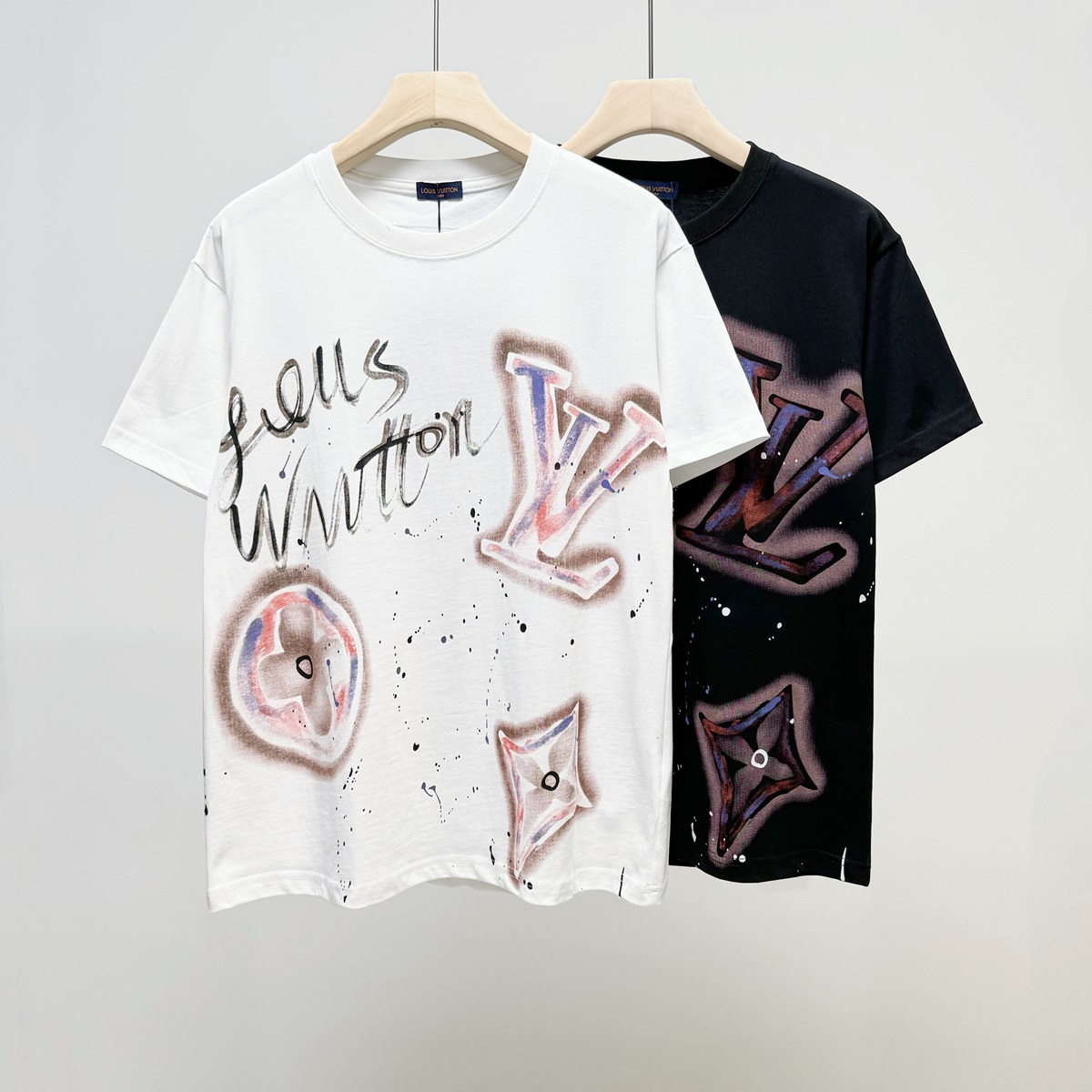 Louis Vuitton　ルイヴィトン　コットン100％半袖シャツ　Ｔシャツ　クルーネックシャツ　T-Shirt　白/黒　2色
