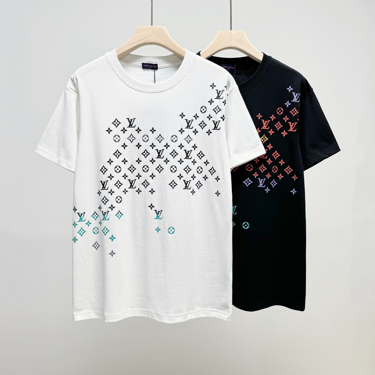 Louis Vuitton　ルイヴィトン　メンズシャツ　クルーネック 半袖シャツ　綿100％　Ｔシャツ　T-Shirt　シャツ　2色