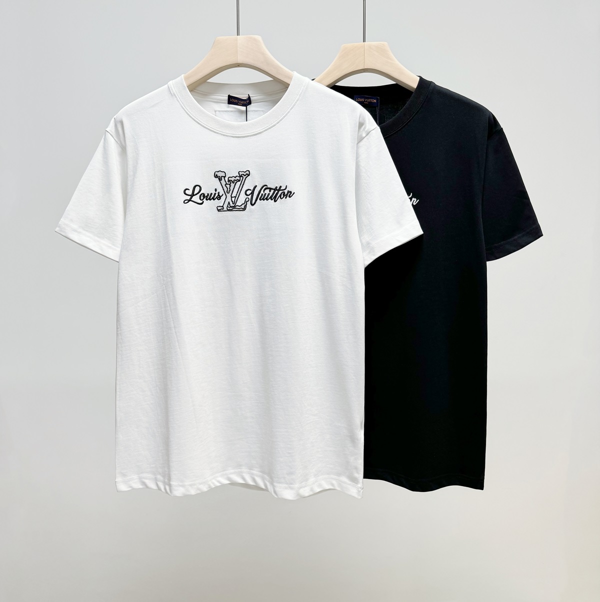 ルイヴィトン　Louis Vuitton　刺繍　半袖シャツ　Ｔシャツ　T-Shirt　クルーネック　2色選択可
