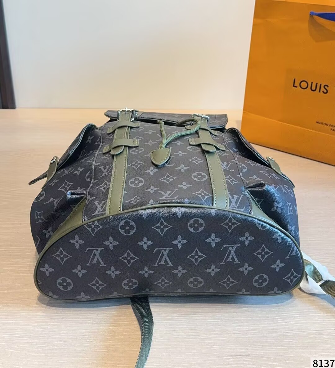 新品　ルイヴィトン　LOUIS VUITTON　クリストファー MM　リュックサック　バックパック　フォールコレクション　メンズバッグ - 画像 6