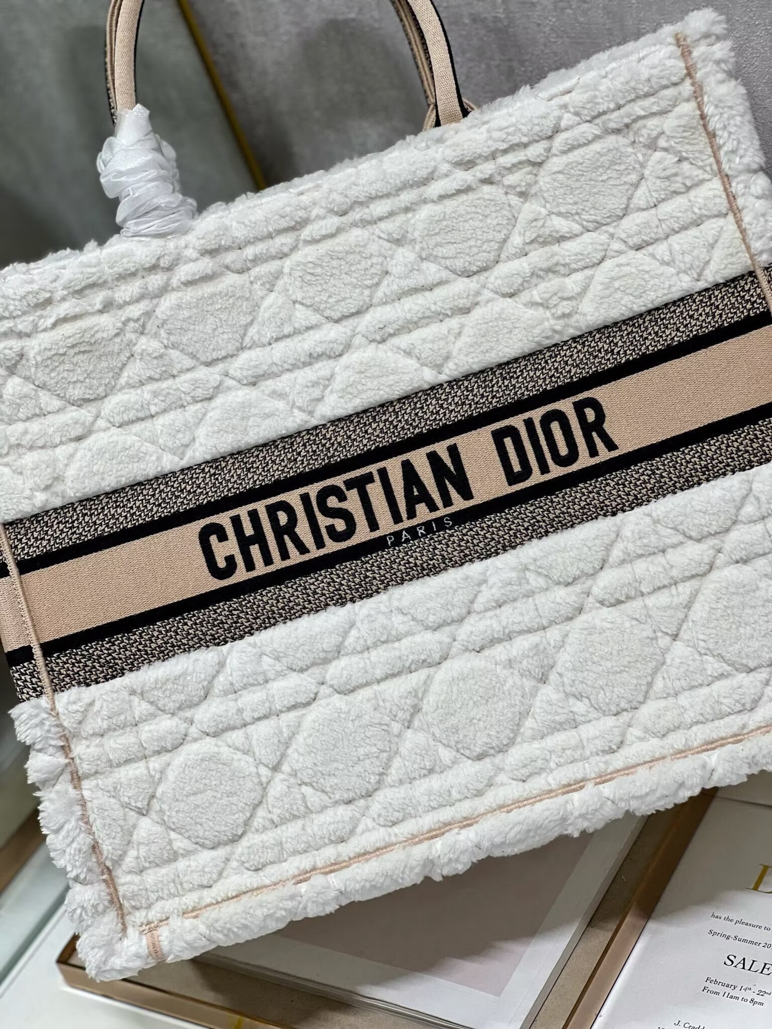 冬限定　ふわもこアイテム　ディオール　カナージュ　オブリーク ブック トート　バッグ　Dior　定番人気　 Book Tote　 Original　白　刺繍入れ　レディース　メンズ　トートバッグ - 画像 7