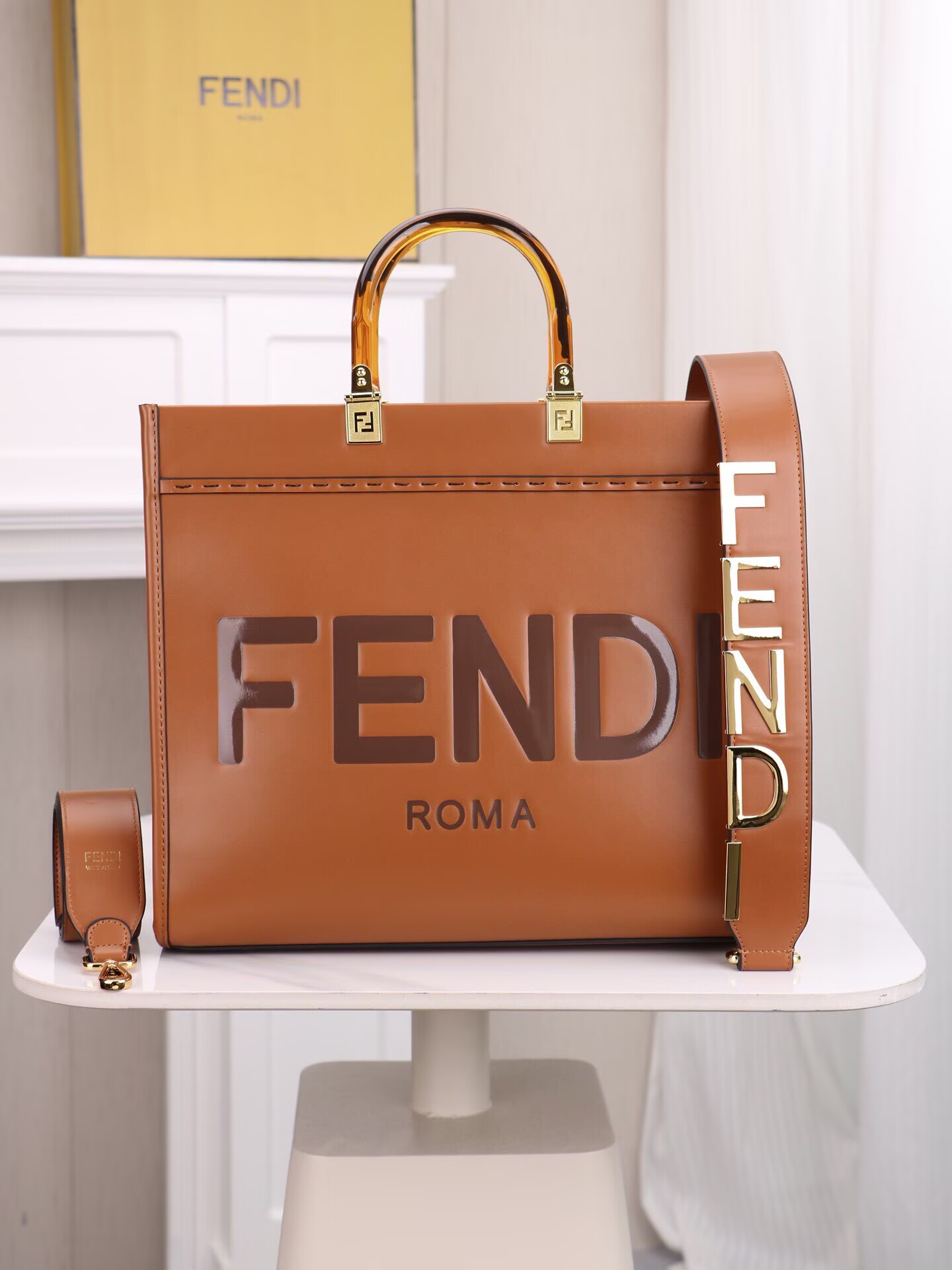 FENDI　フェンディ　サンシャイン ミディアム　shine tote　レザーショッパー　トートバッグ　手提げ　ショルダーバッグ　3色選択可 - 画像 4